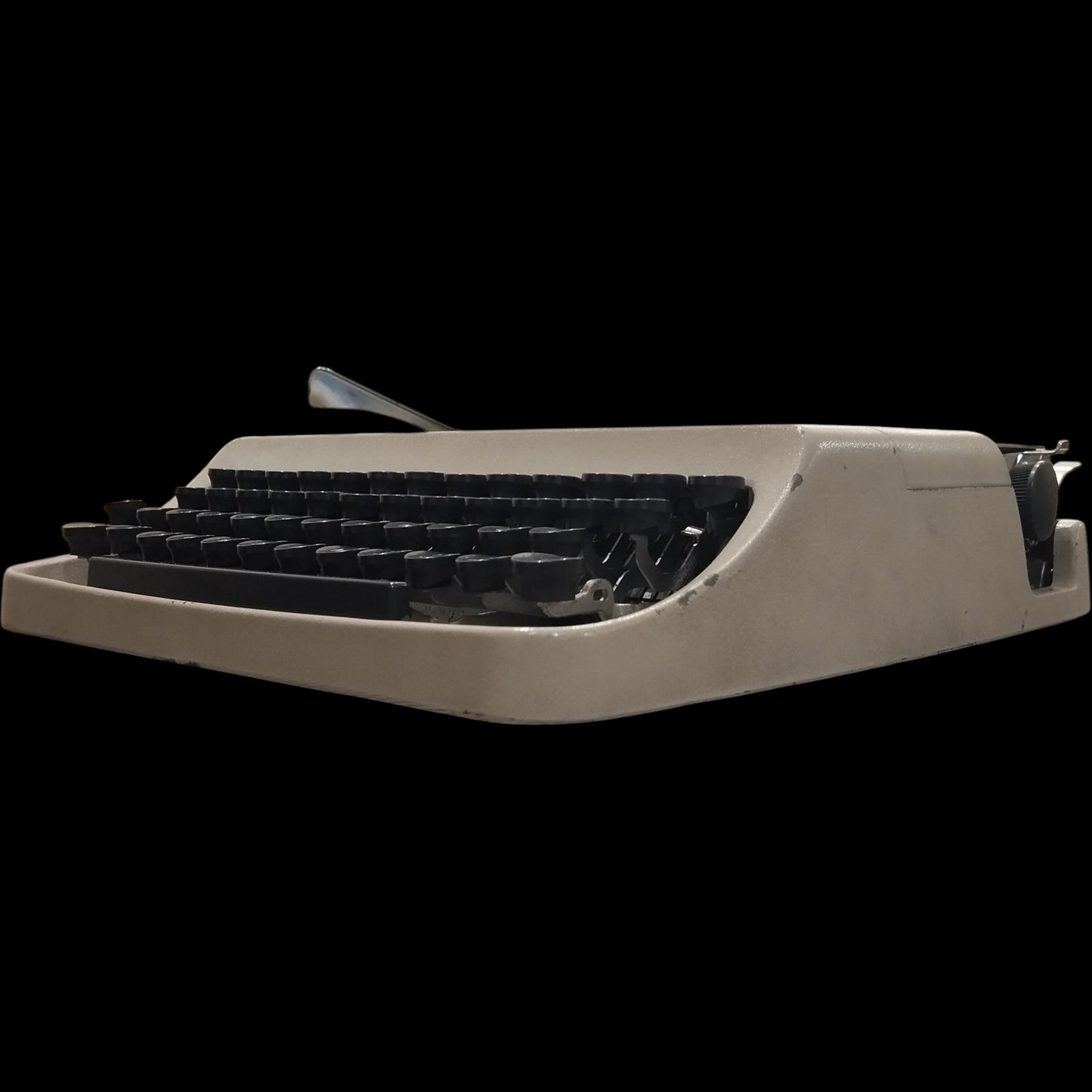 Image of Underwood 18 Typewriter. Available from universaltypewritercompany.in