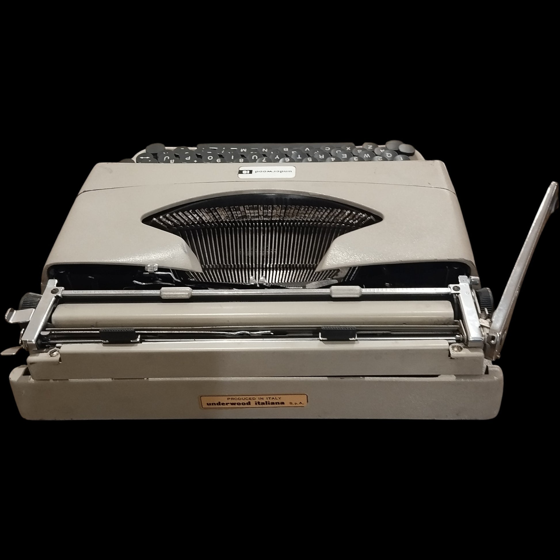 Image of Underwood 18 Typewriter. Available from universaltypewritercompany.in