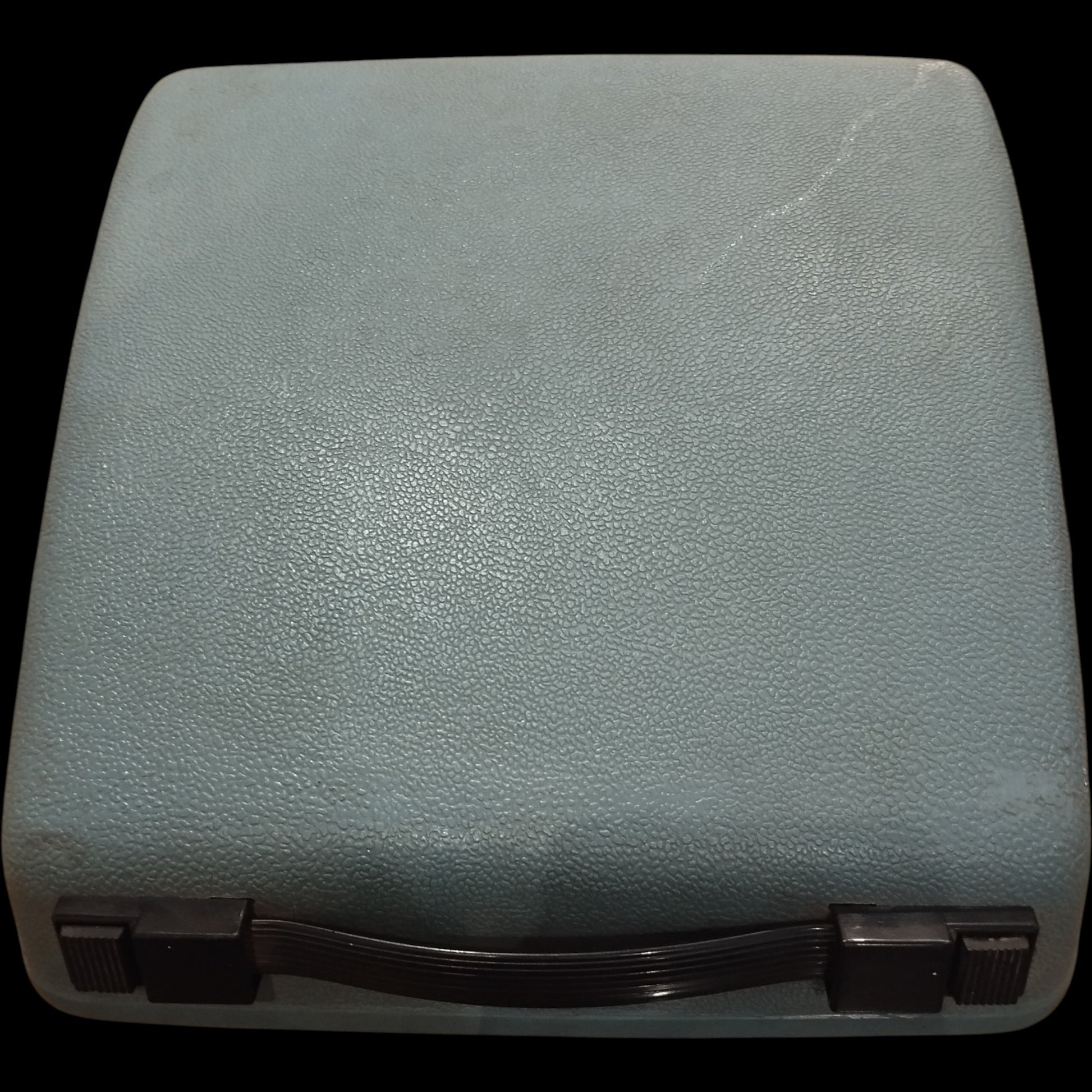 Image of Remington Streamliner Sperry Rand Typewriter. Available from universaltypewritercompany.in