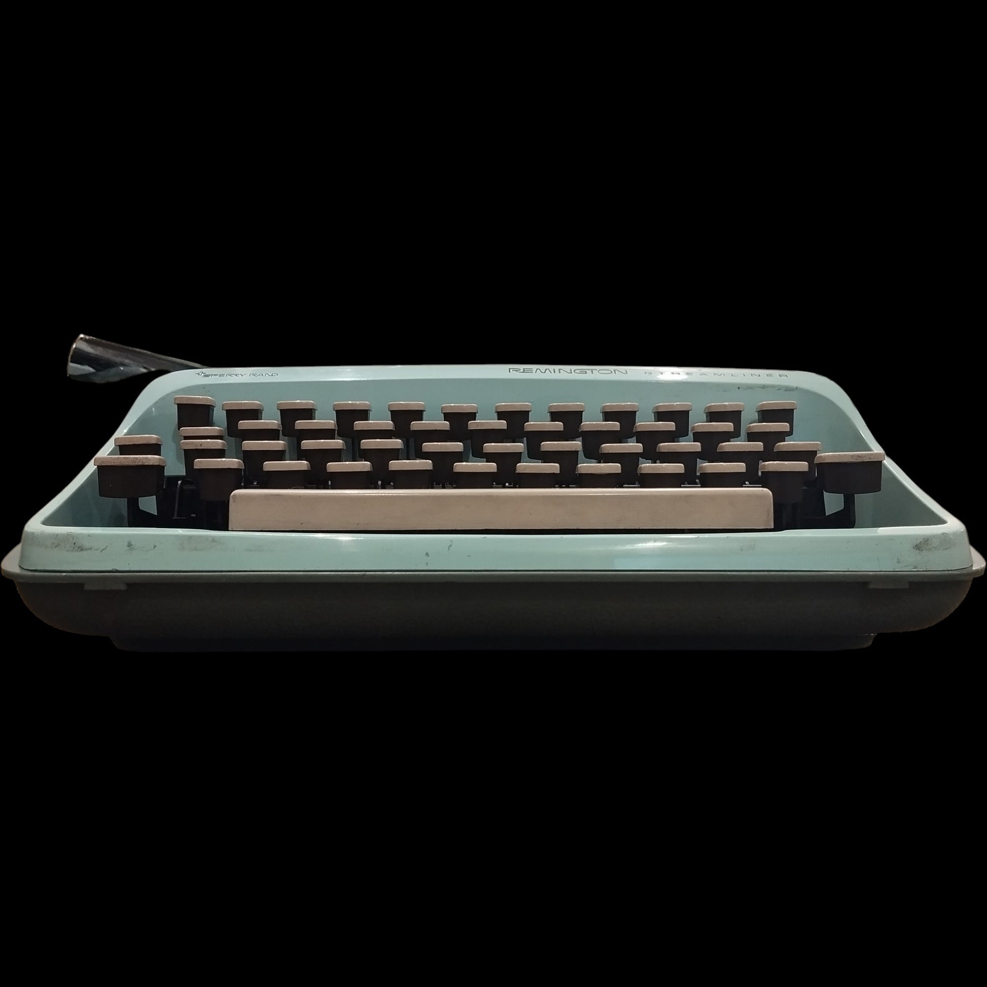 Image of Remington Streamliner Sperry Rand Typewriter. Available from universaltypewritercompany.in