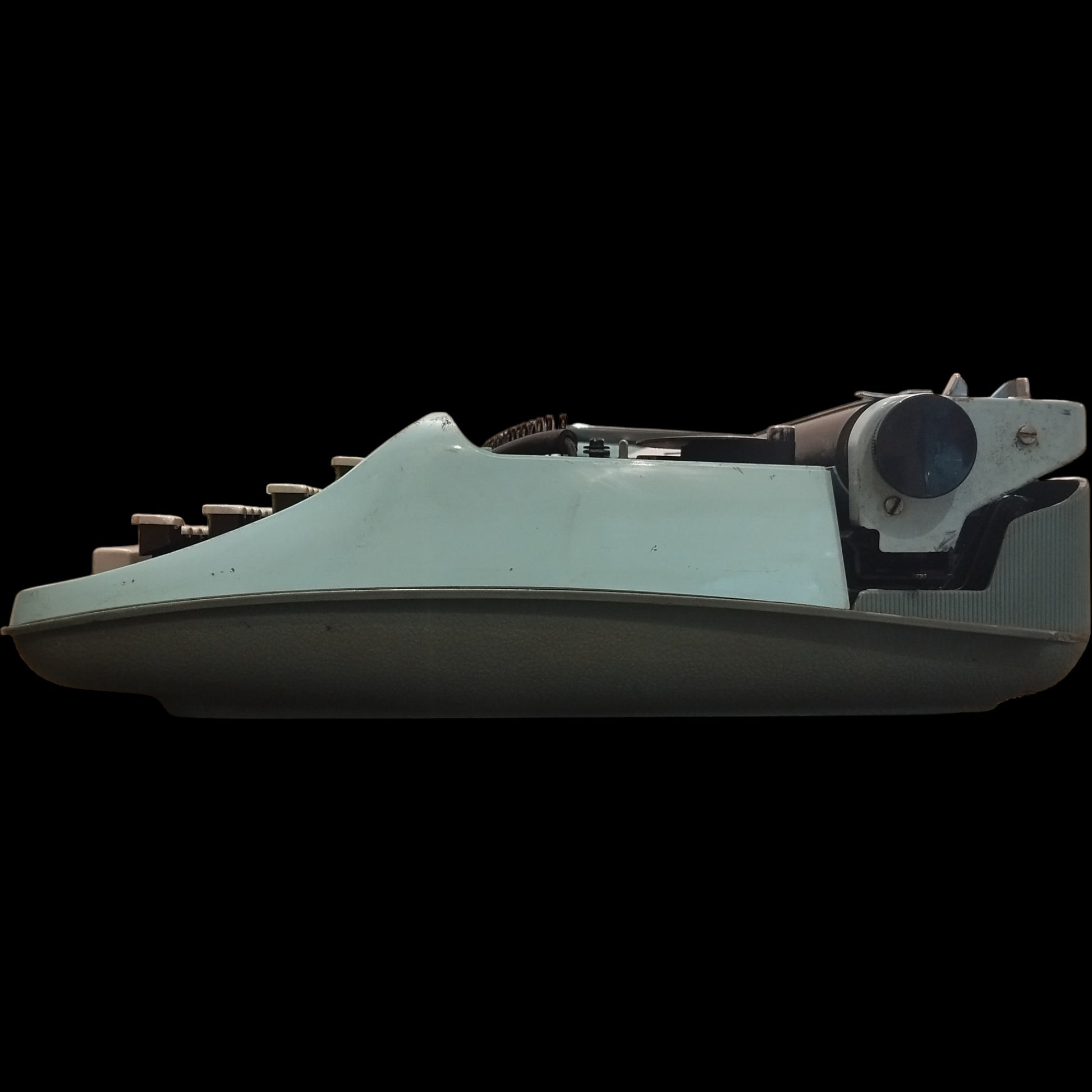 Image of Remington Streamliner Sperry Rand Typewriter. Available from universaltypewritercompany.in