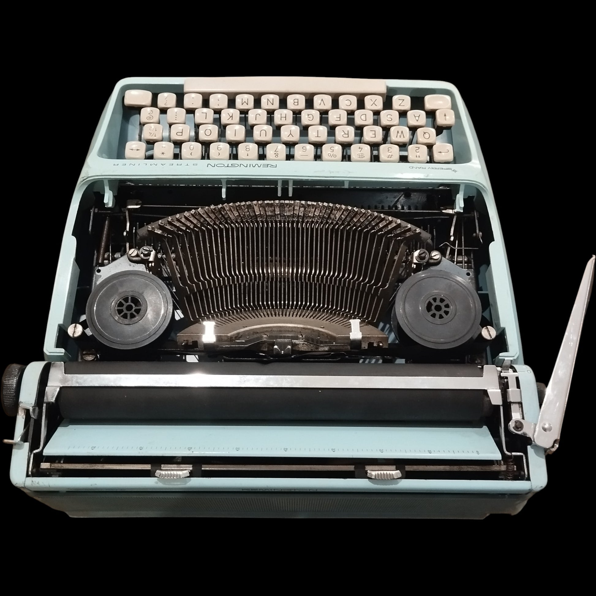 Image of Remington Streamliner Sperry Rand Typewriter. Available from universaltypewritercompany.in