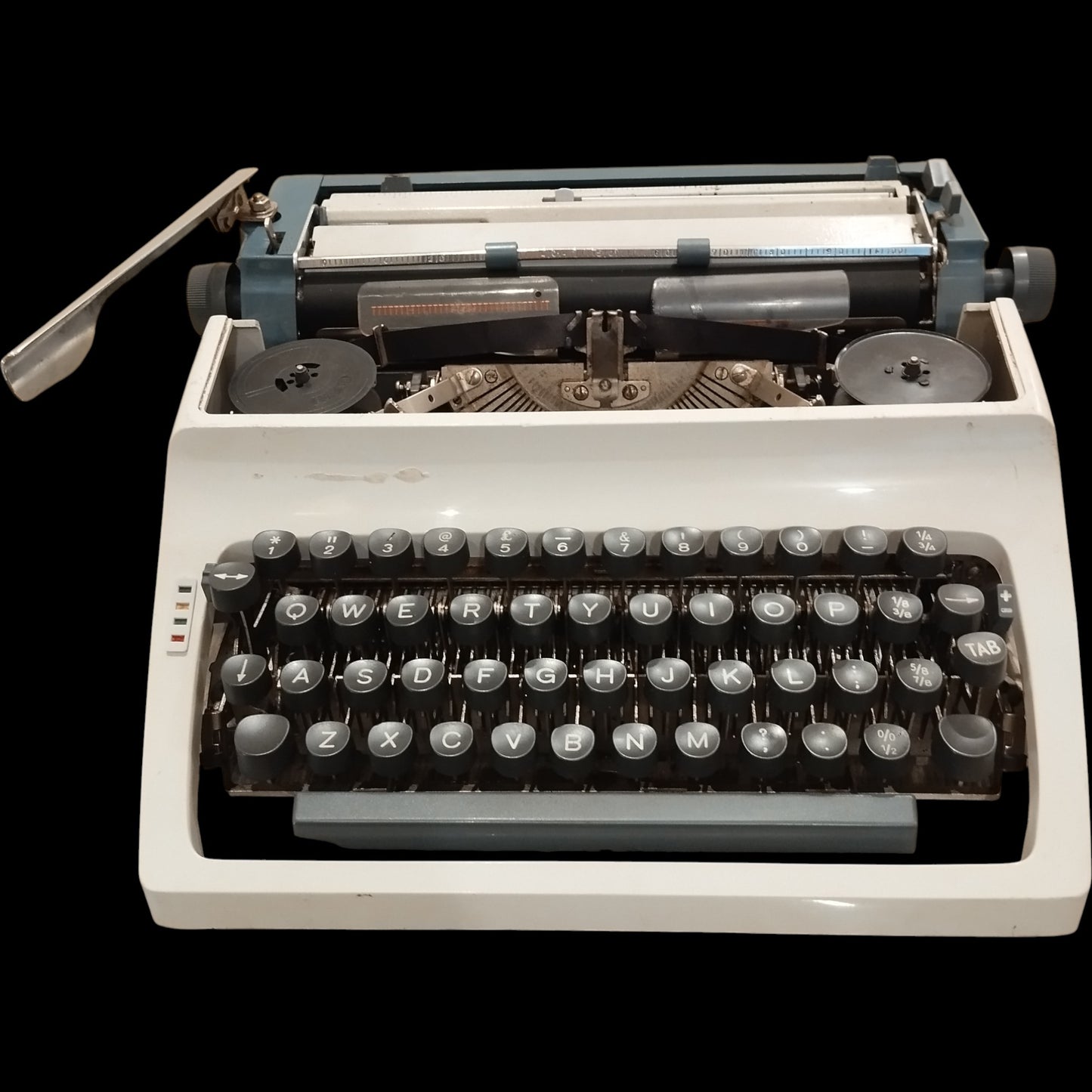 Image of Erika Typewriter. Available from universaltypewritercompany.in