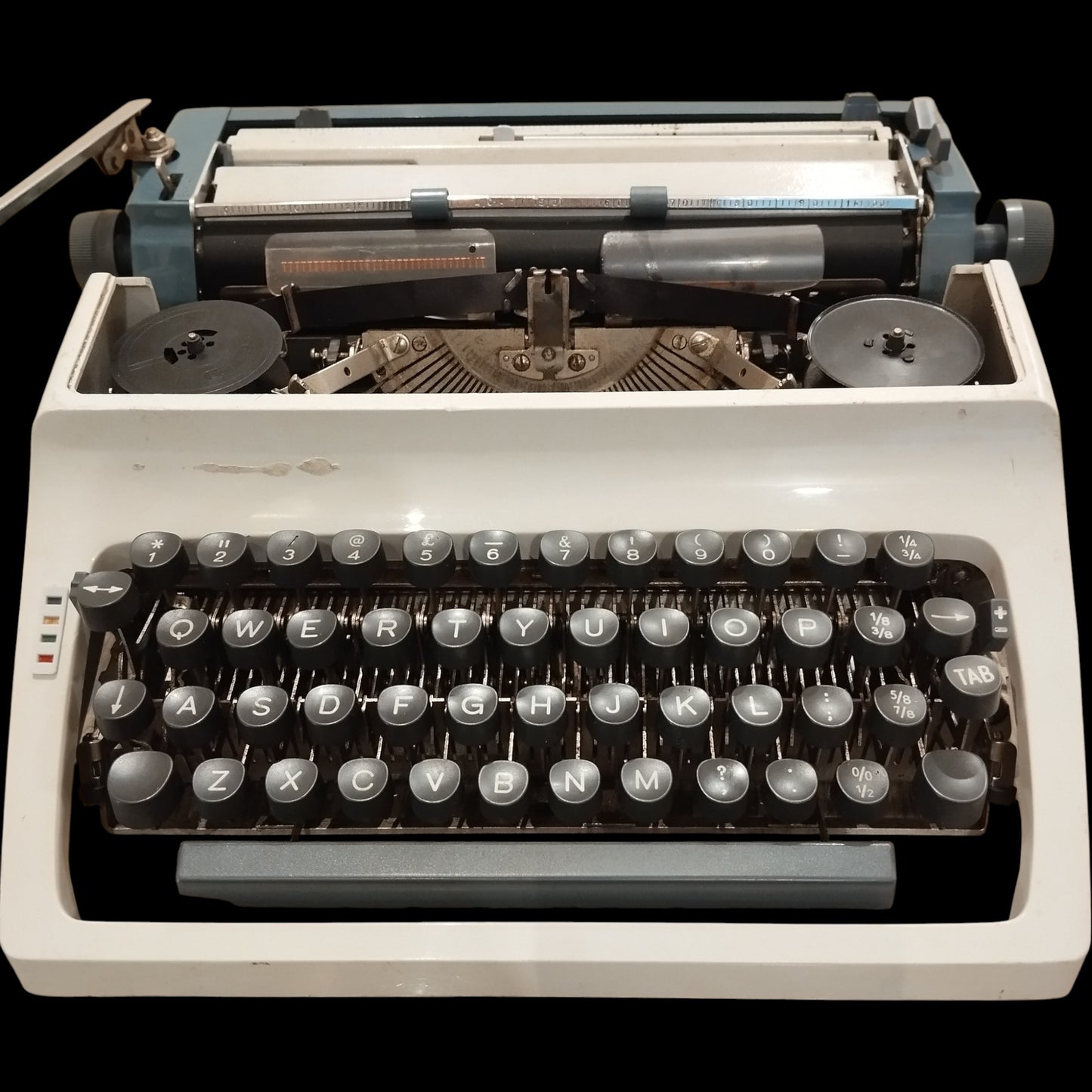 Image of Erika Typewriter. Available from universaltypewritercompany.in
