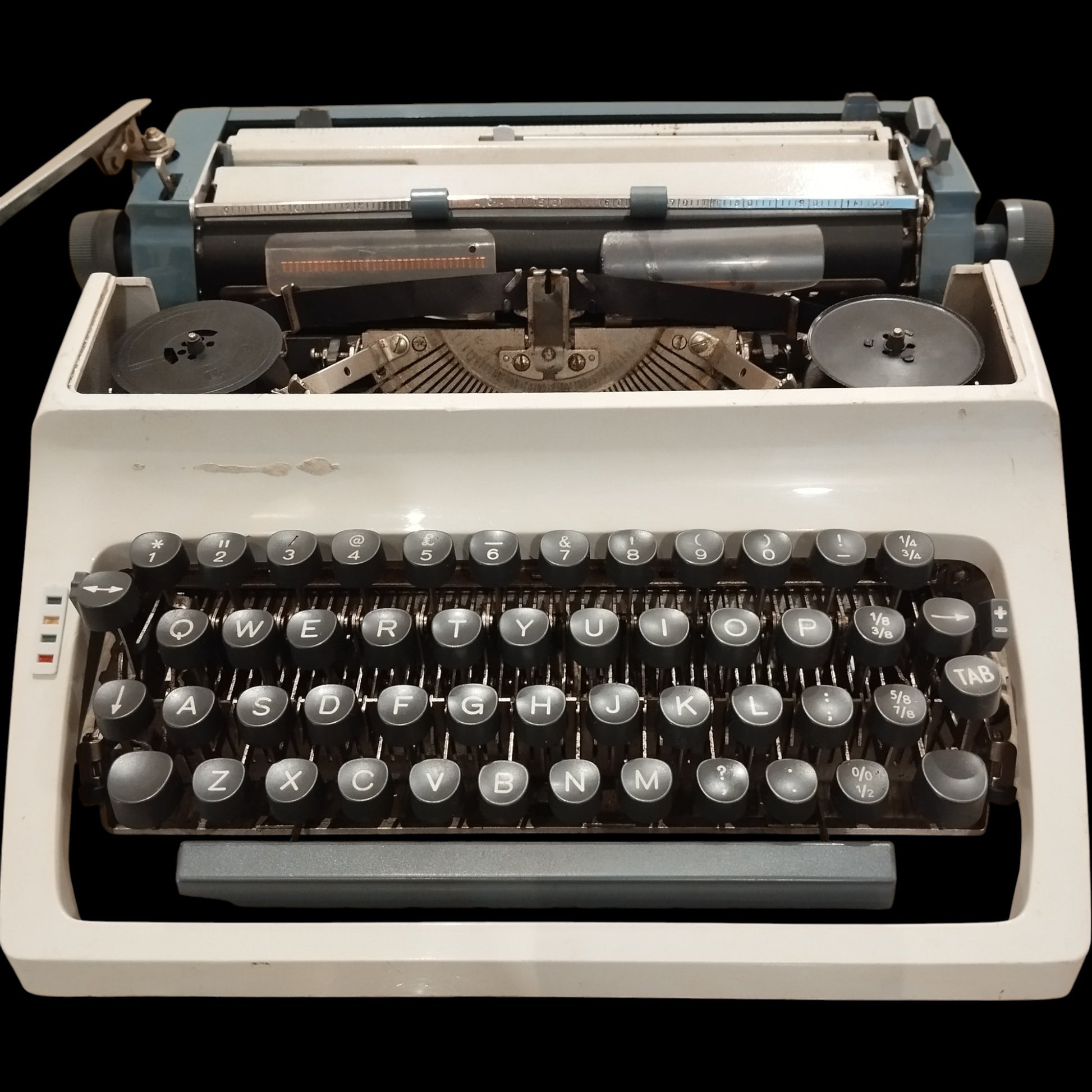 Image of Erika Typewriter. Available from universaltypewritercompany.in