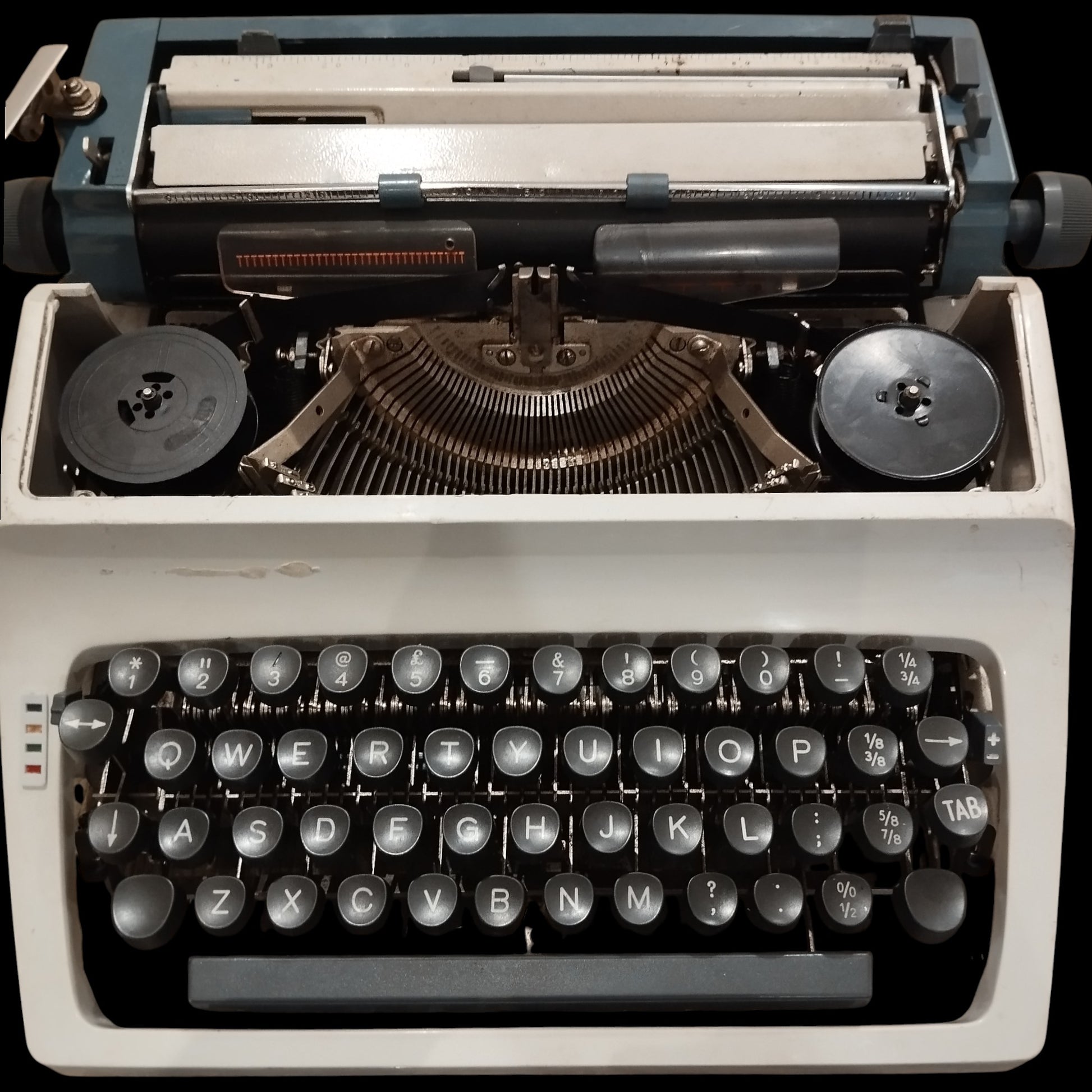 Image of Erika Typewriter. Available from universaltypewritercompany.in