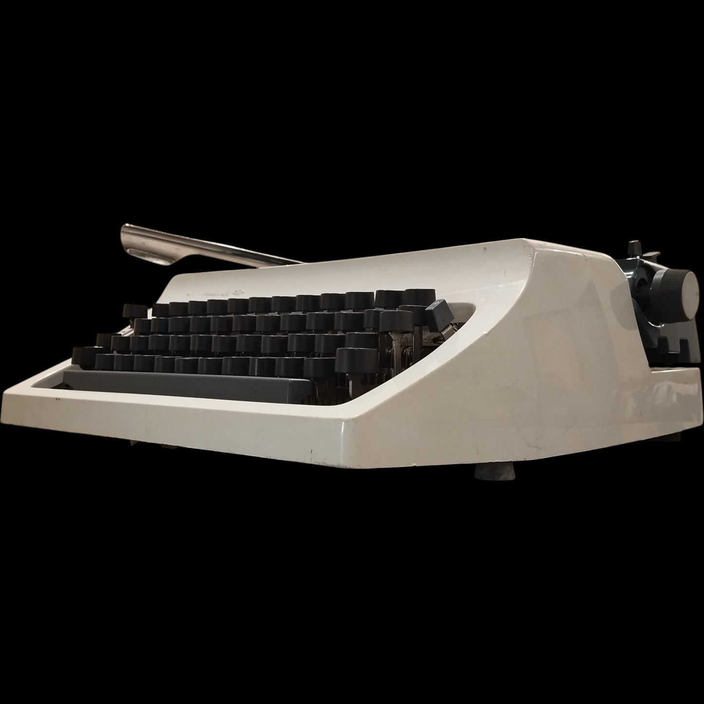 Image of Erika Typewriter. Available from universaltypewritercompany.in