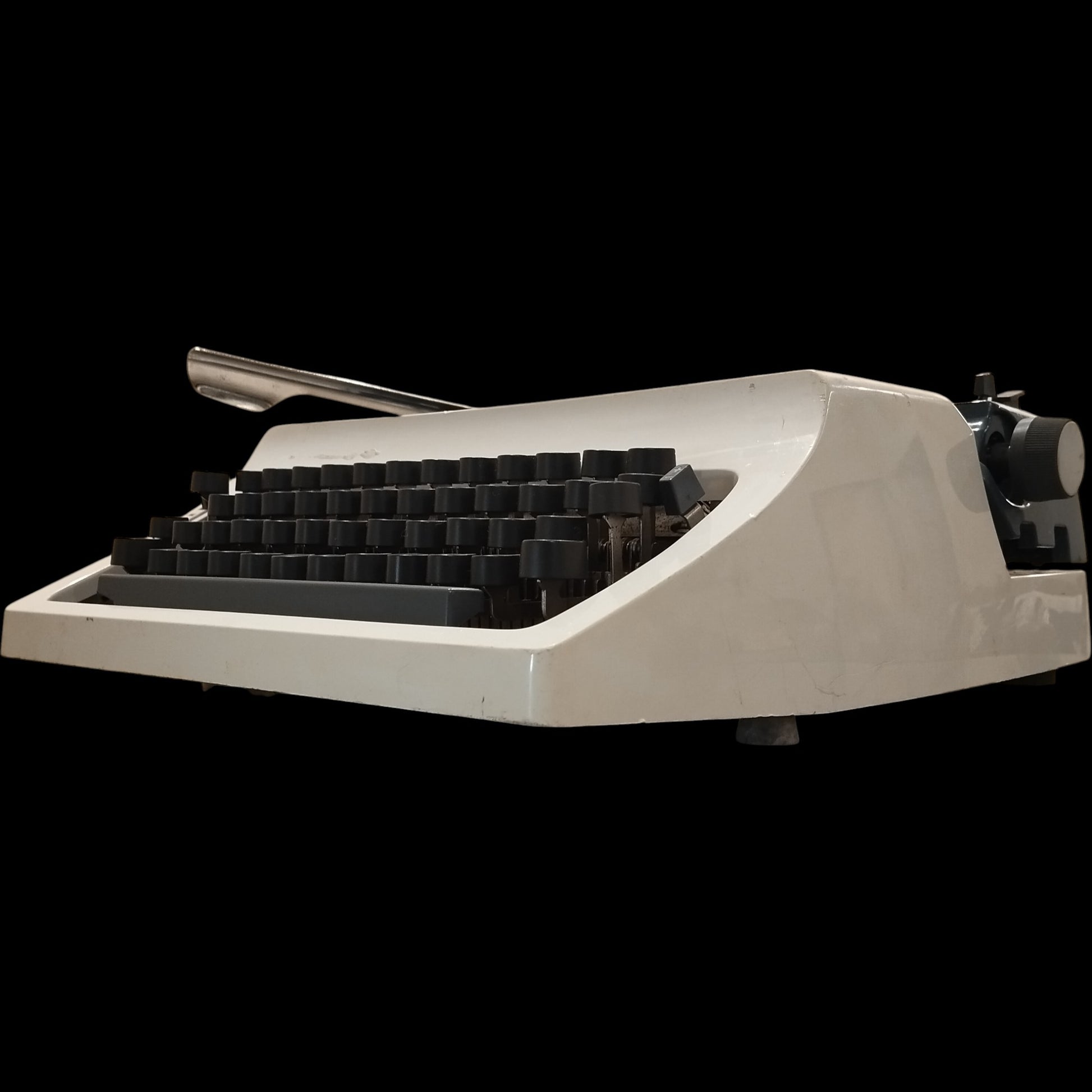 Image of Erika Typewriter. Available from universaltypewritercompany.in