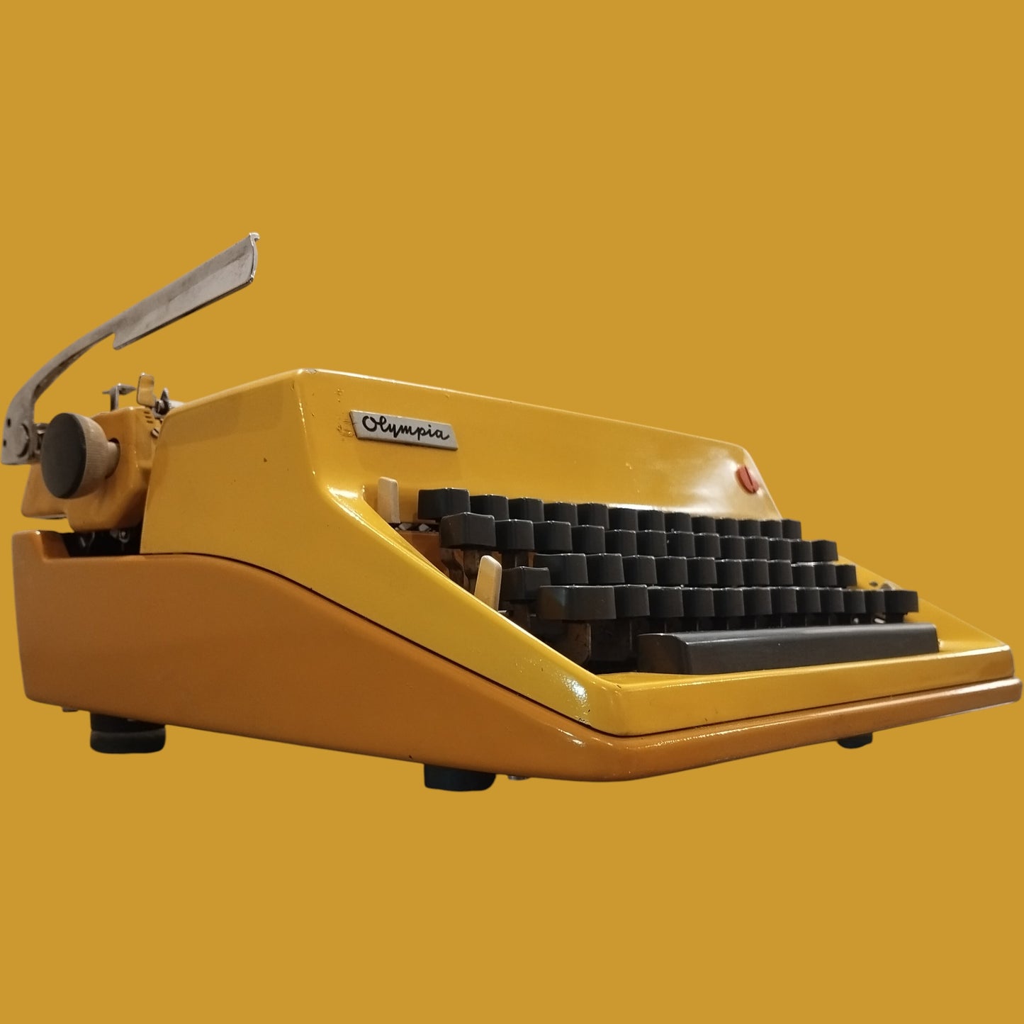 Image of Olympia Typewriter. Available from universaltypewritercompany.in