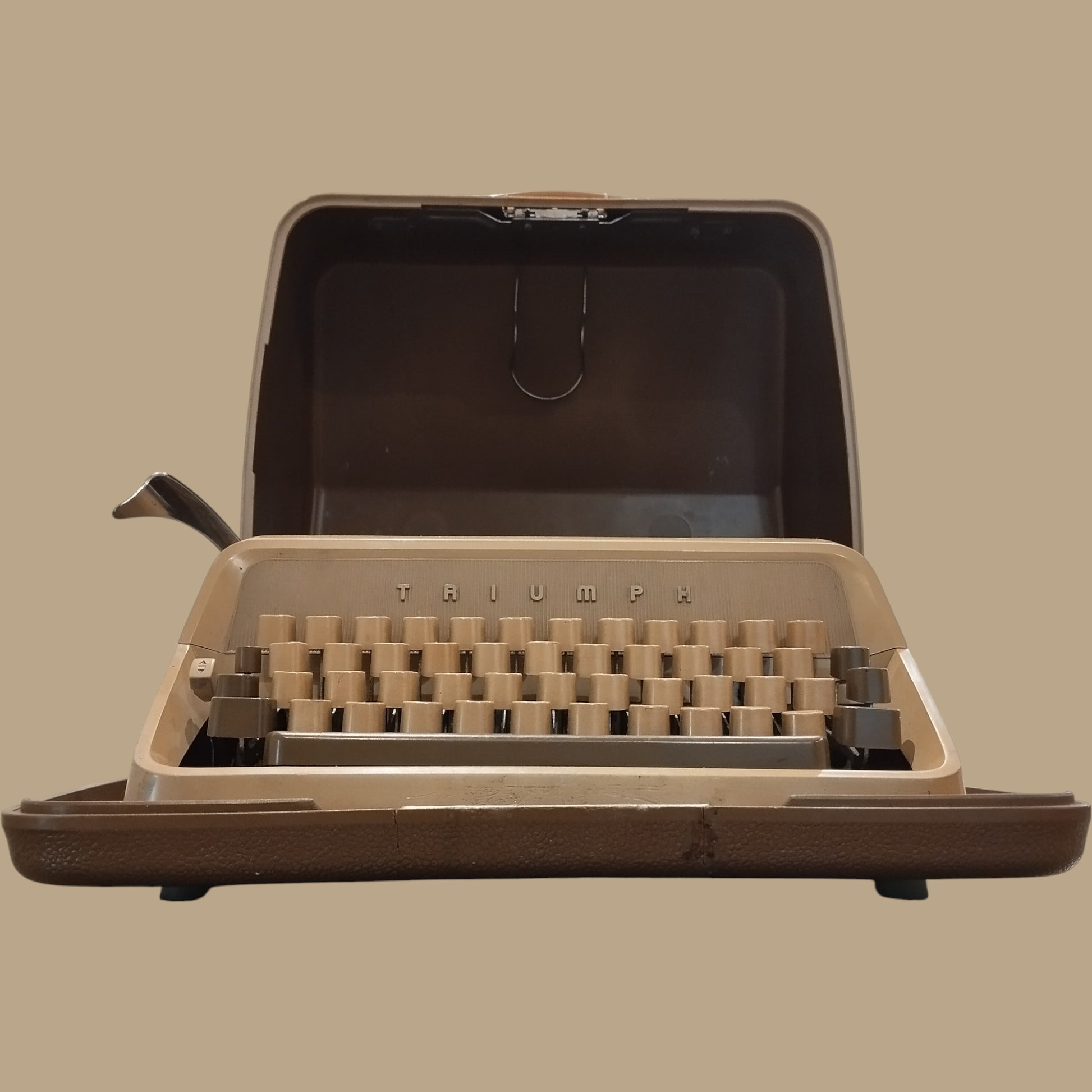 Image of Triumph Gabriele 2 Typewriter. Available from universaltypewritercompany.in