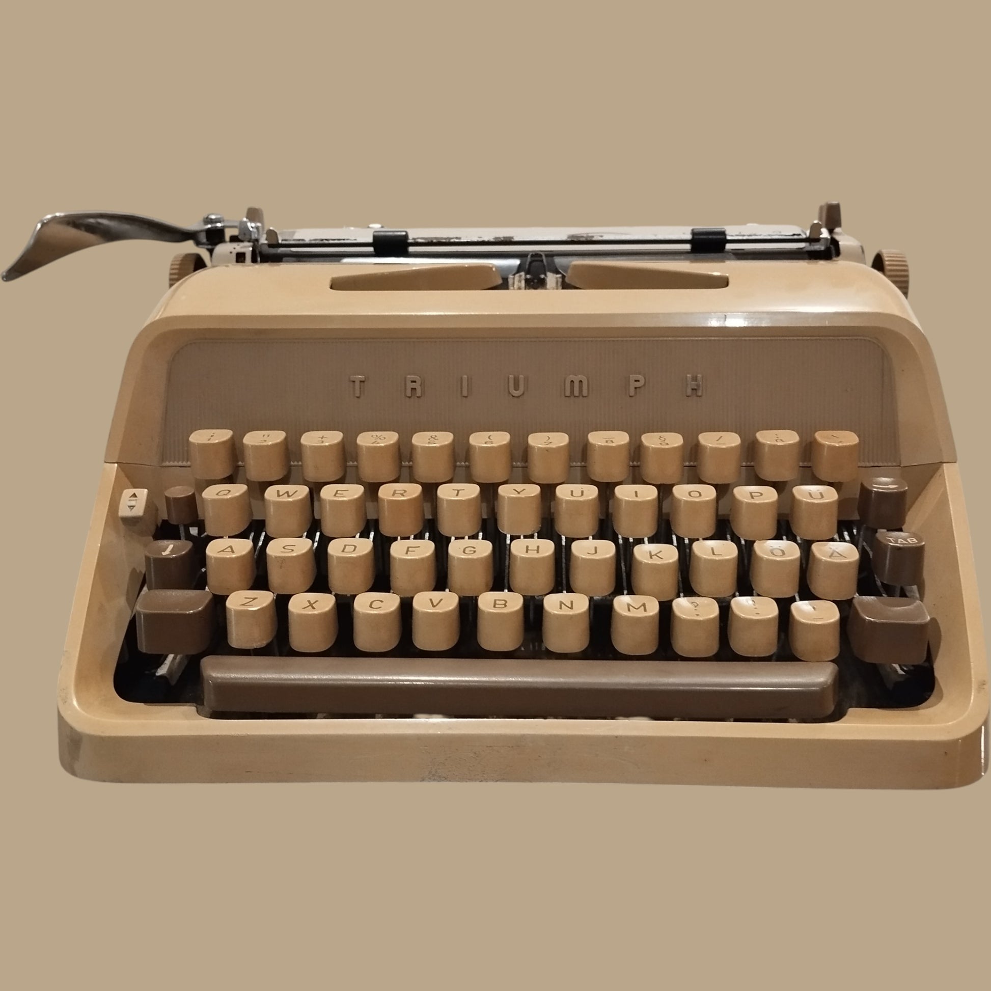 Image of Triumph Gabriele 2 Typewriter. Available from universaltypewritercompany.in