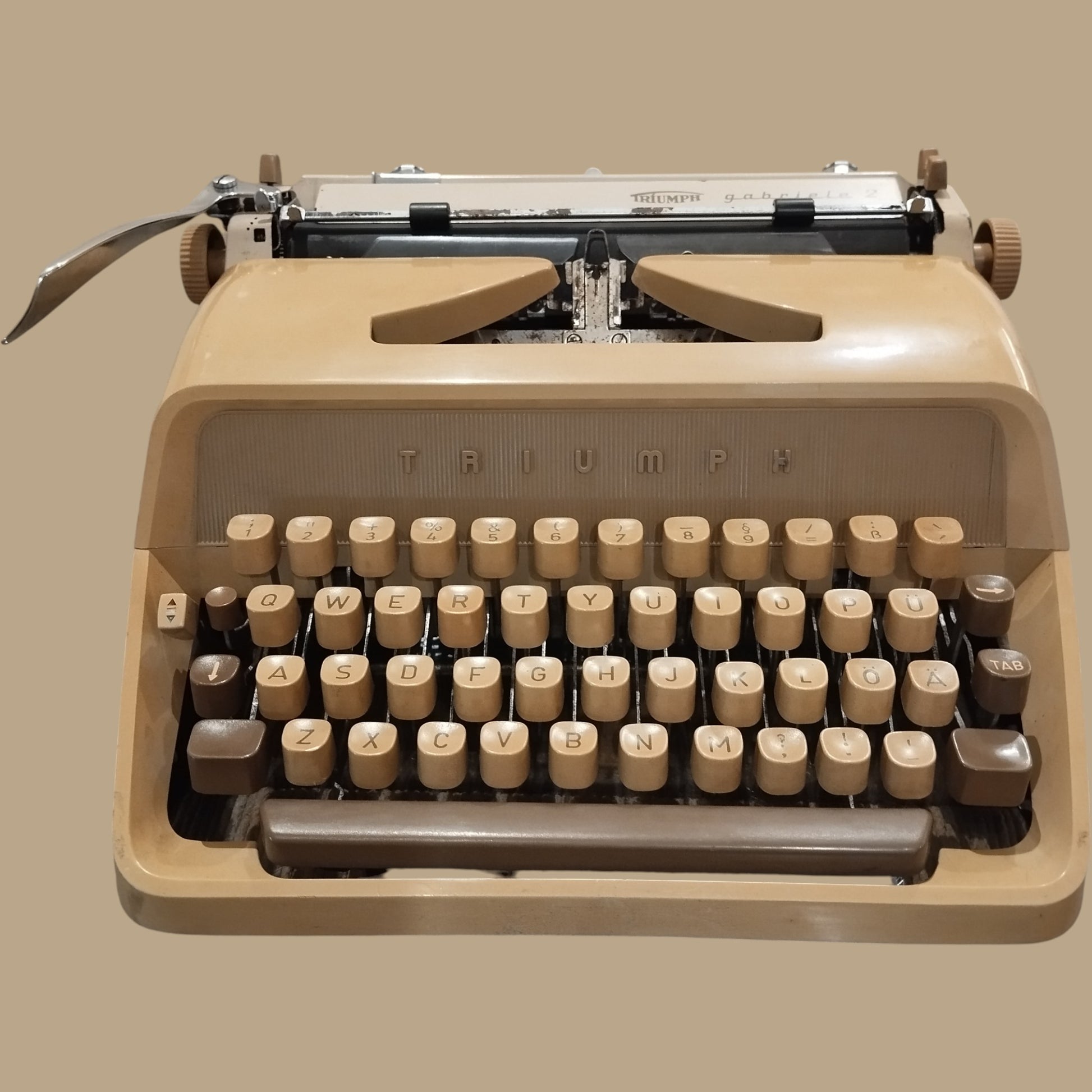 Image of Triumph Gabriele 2 Typewriter. Available from universaltypewritercompany.in