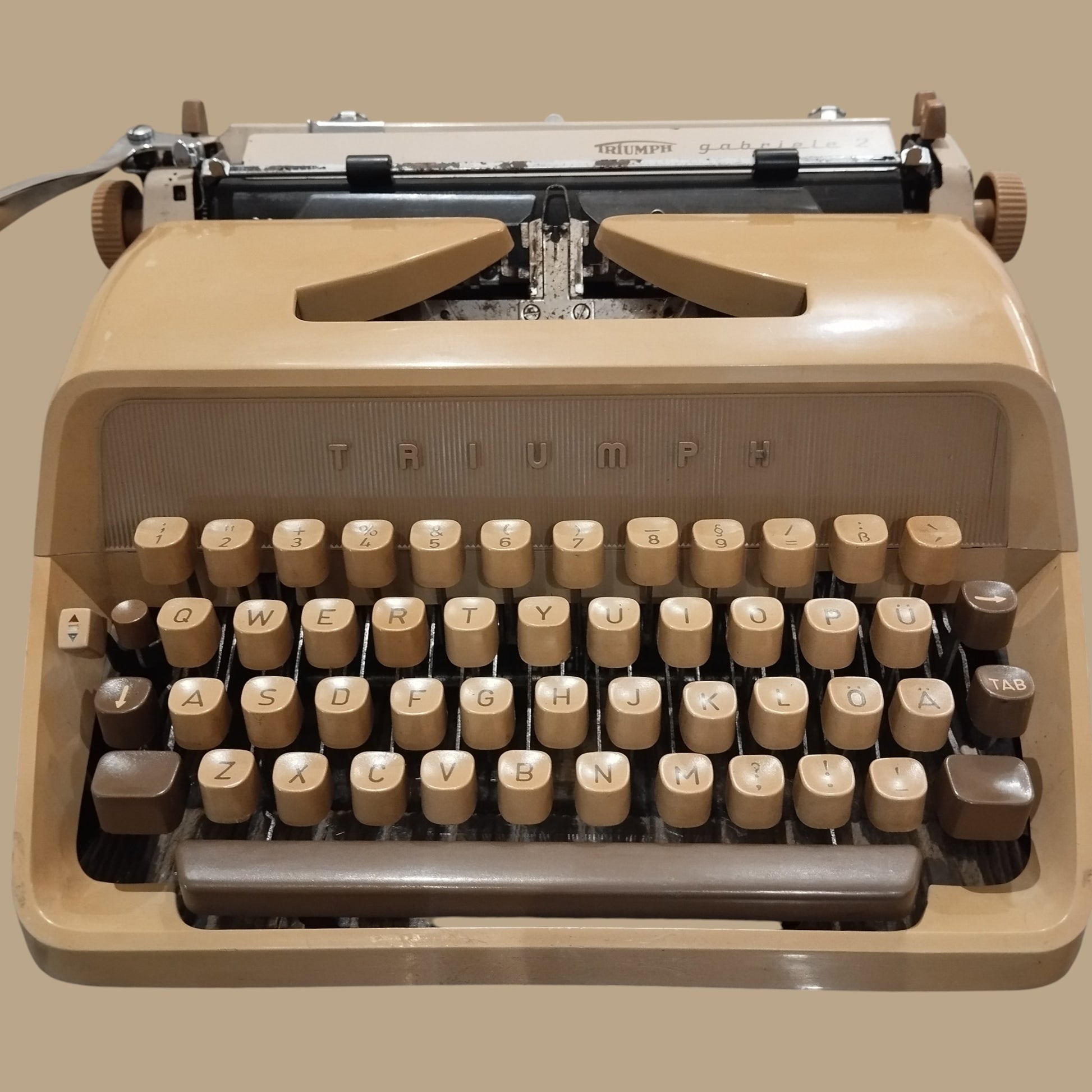 Image of Triumph Gabriele 2 Typewriter. Available from universaltypewritercompany.in