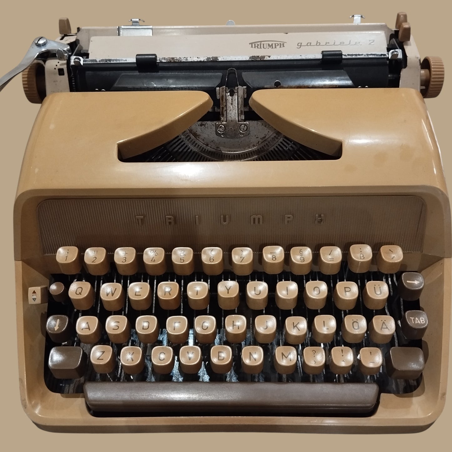 Image of Triumph Gabriele 2 Typewriter. Available from universaltypewritercompany.in