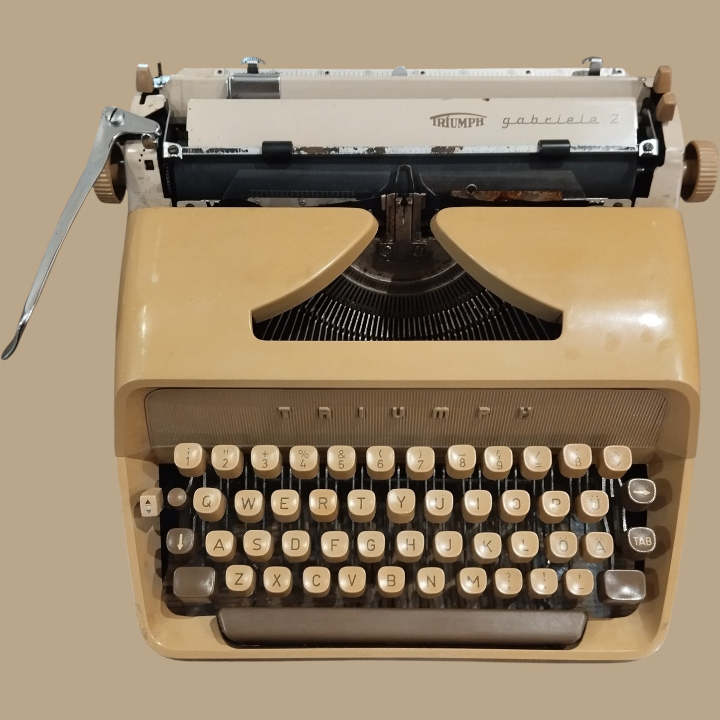Image of Triumph Gabriele 2 Typewriter. Available from universaltypewritercompany.in