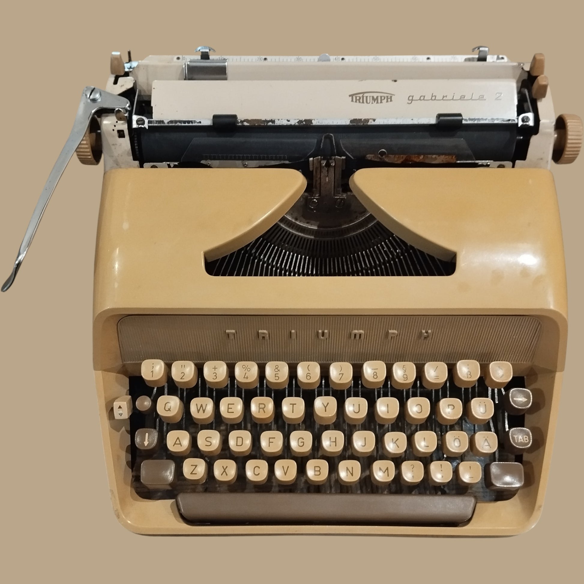 Image of Triumph Gabriele 2 Typewriter. Available from universaltypewritercompany.in