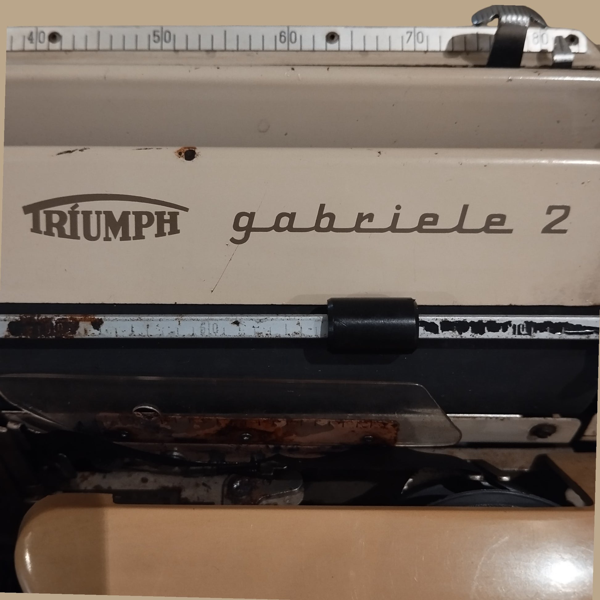 Image of Triumph Gabriele 2 Typewriter. Available from universaltypewritercompany.in