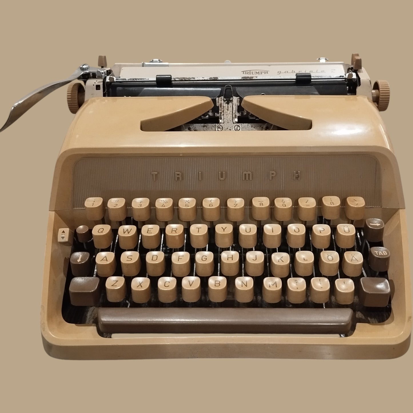 Image of Triumph Gabriele 2 Typewriter. Available from universaltypewritercompany.in