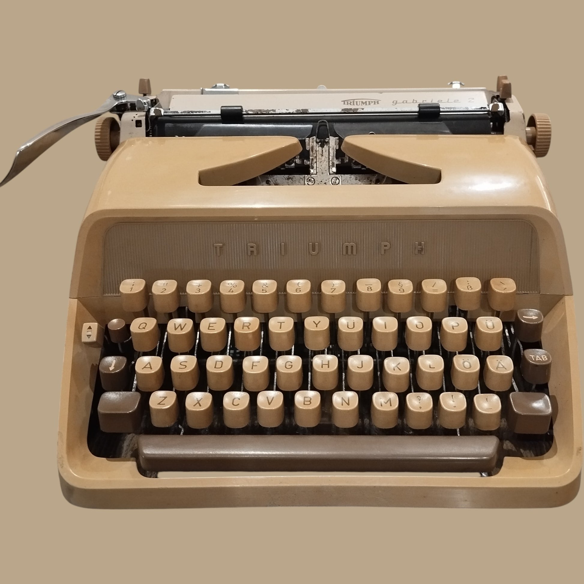 Image of Triumph Gabriele 2 Typewriter. Available from universaltypewritercompany.in