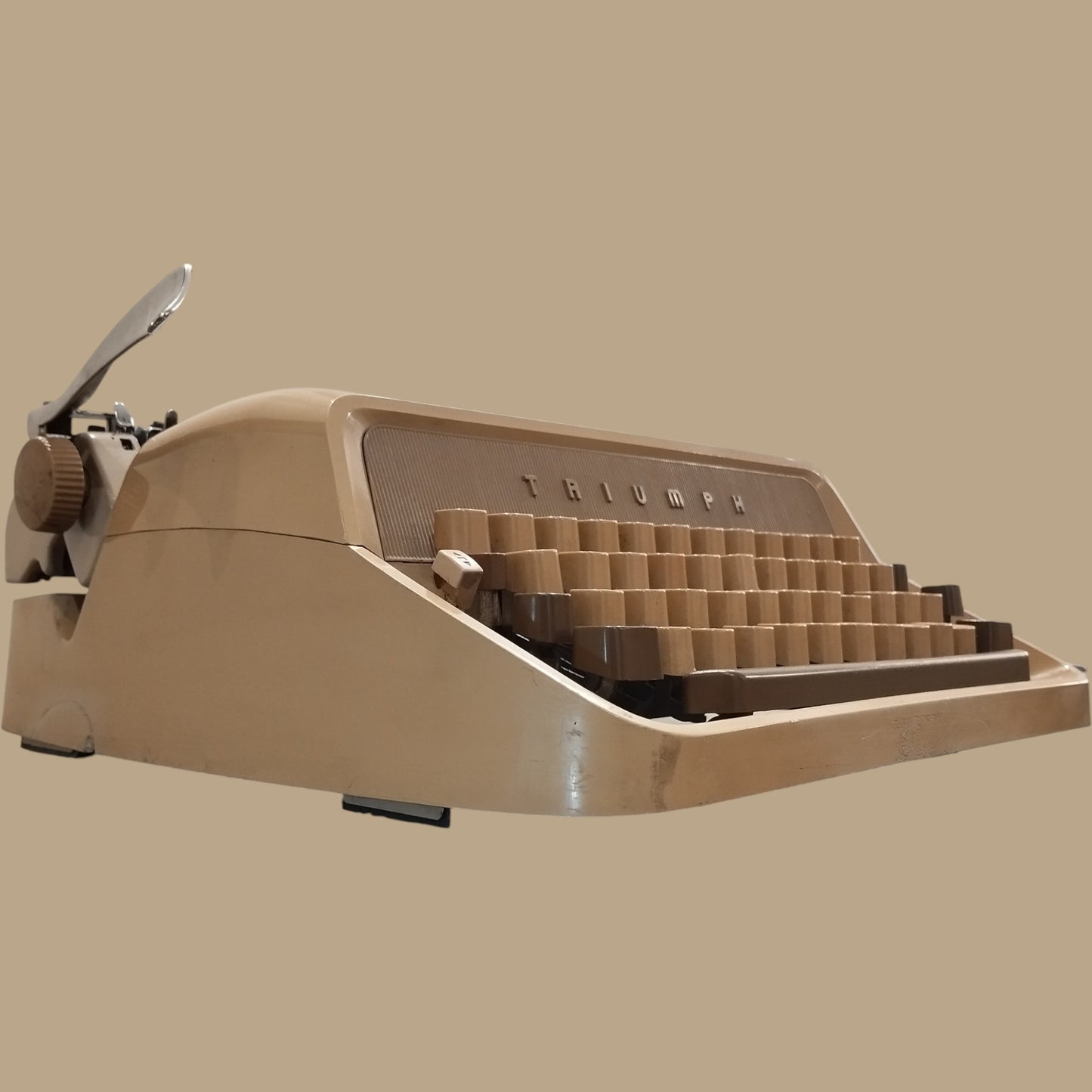 Image of Triumph Gabriele 2 Typewriter. Available from universaltypewritercompany.in