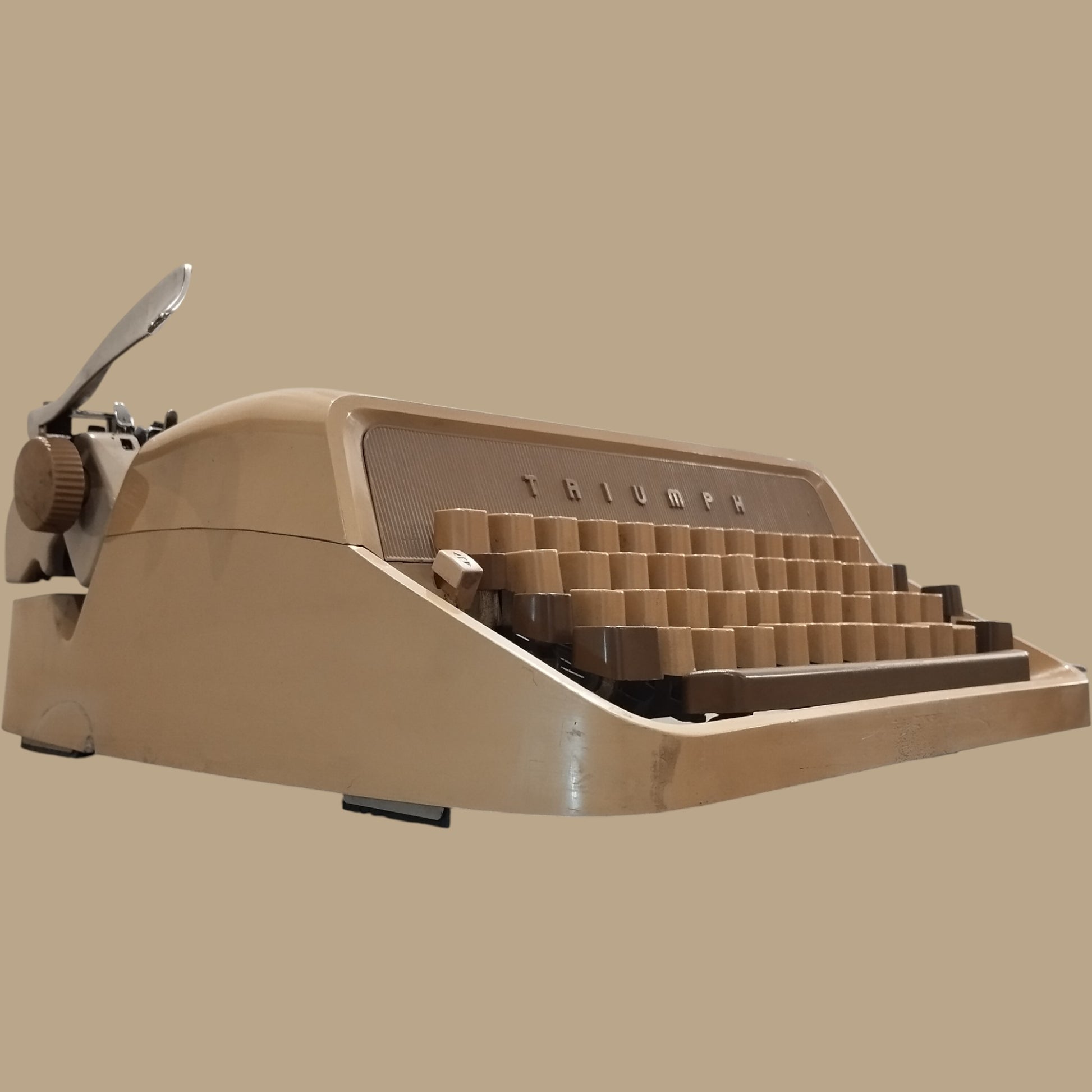 Image of Triumph Gabriele 2 Typewriter. Available from universaltypewritercompany.in