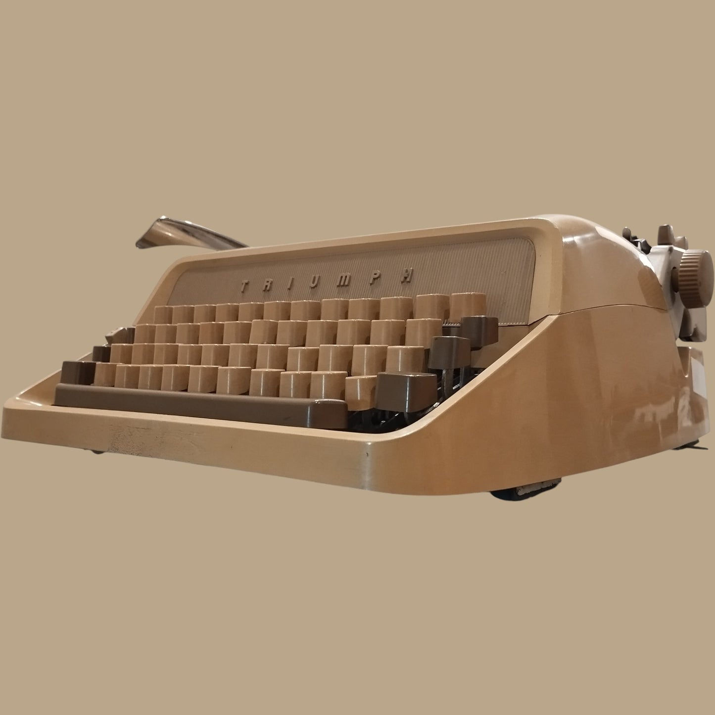 Image of Triumph Gabriele 2 Typewriter. Available from universaltypewritercompany.in