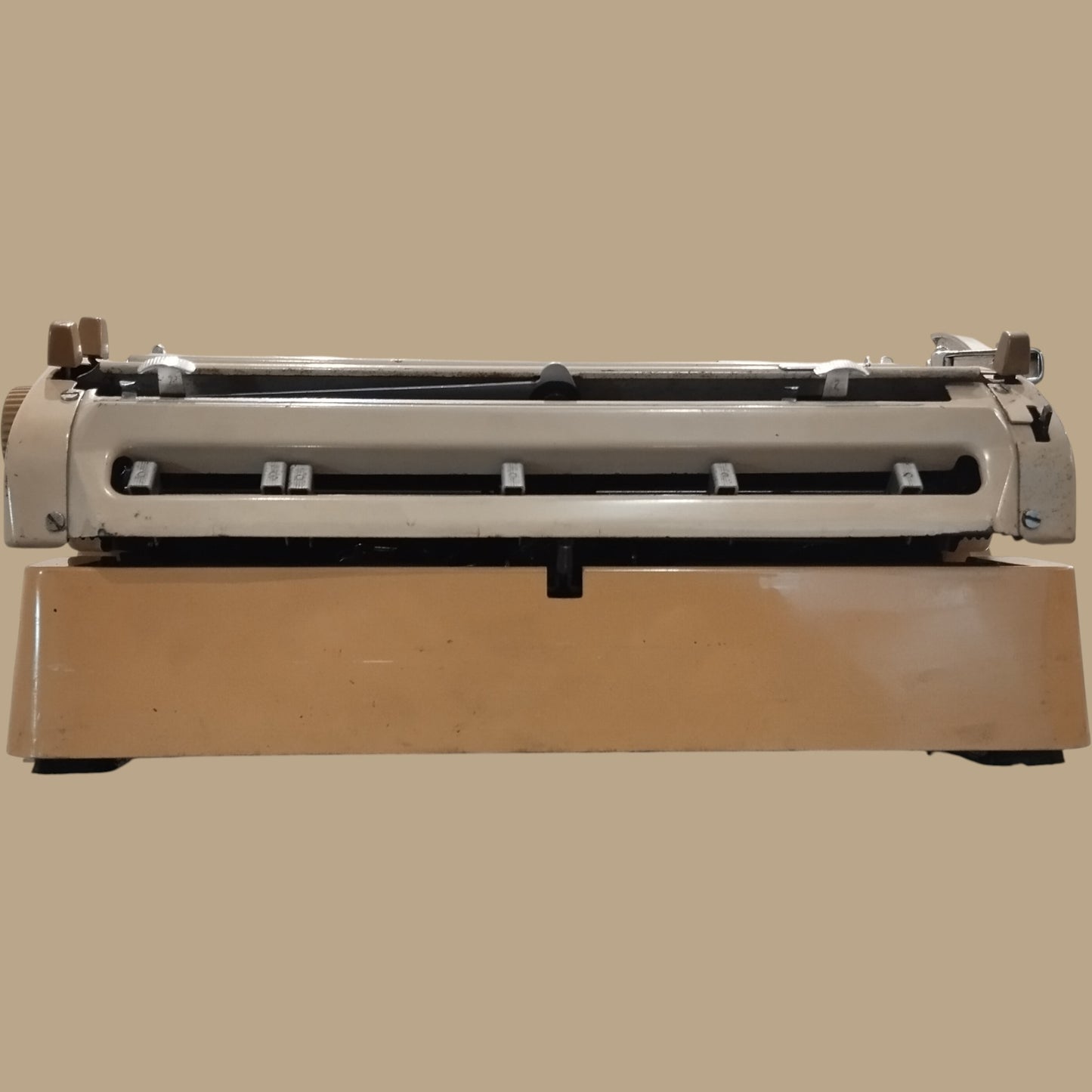 Image of Triumph Gabriele 2 Typewriter. Available from universaltypewritercompany.in