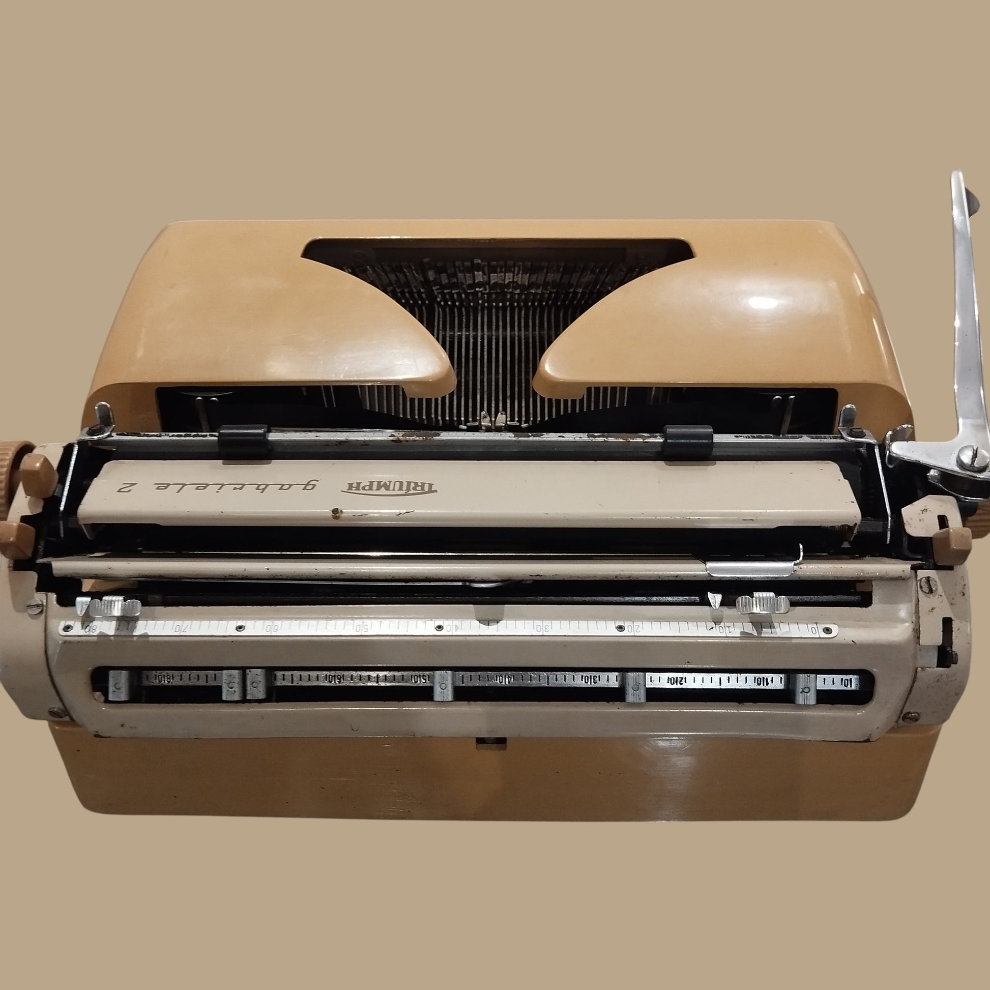 Image of Triumph Gabriele 2 Typewriter. Available from universaltypewritercompany.in