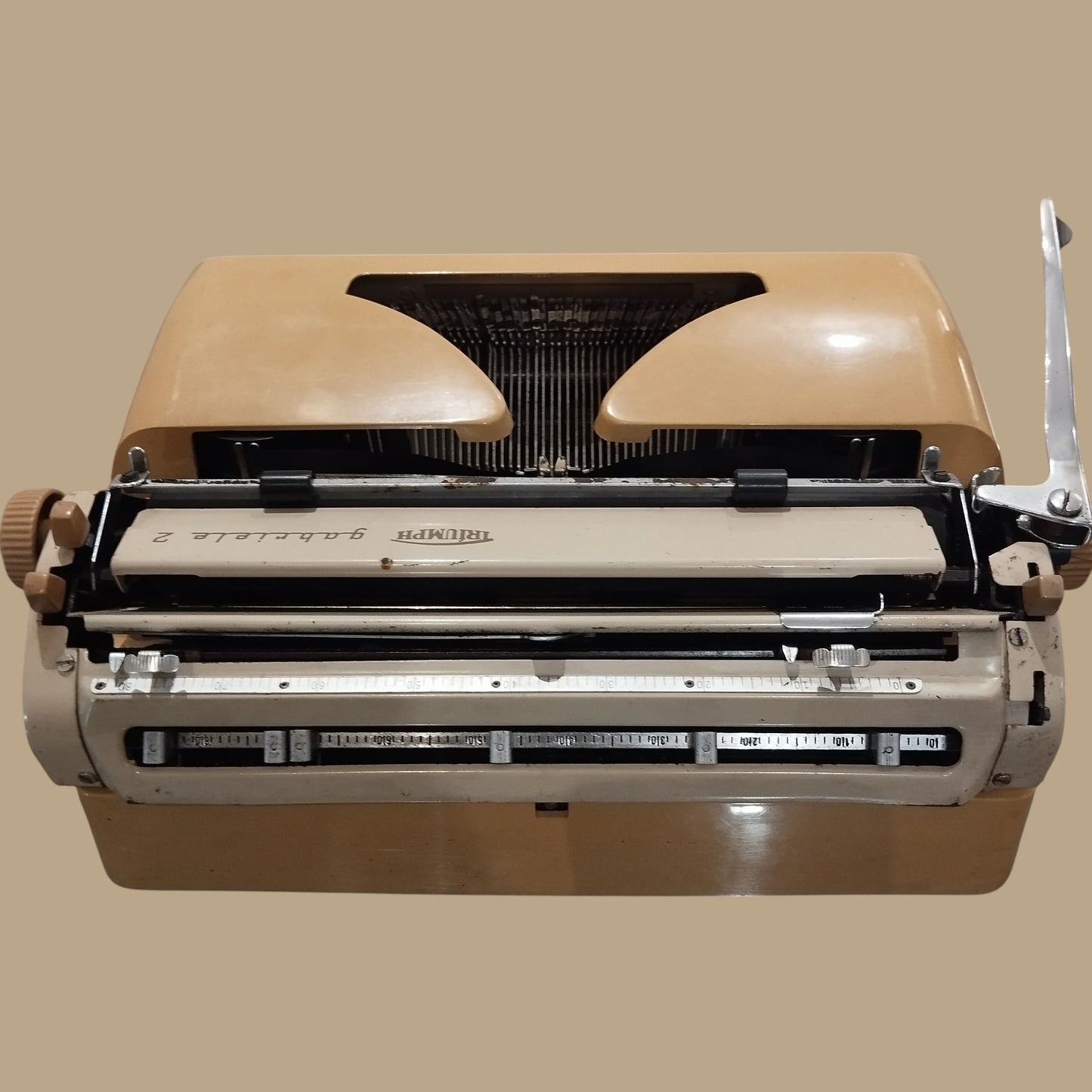 Image of Triumph Gabriele 2 Typewriter. Available from universaltypewritercompany.in