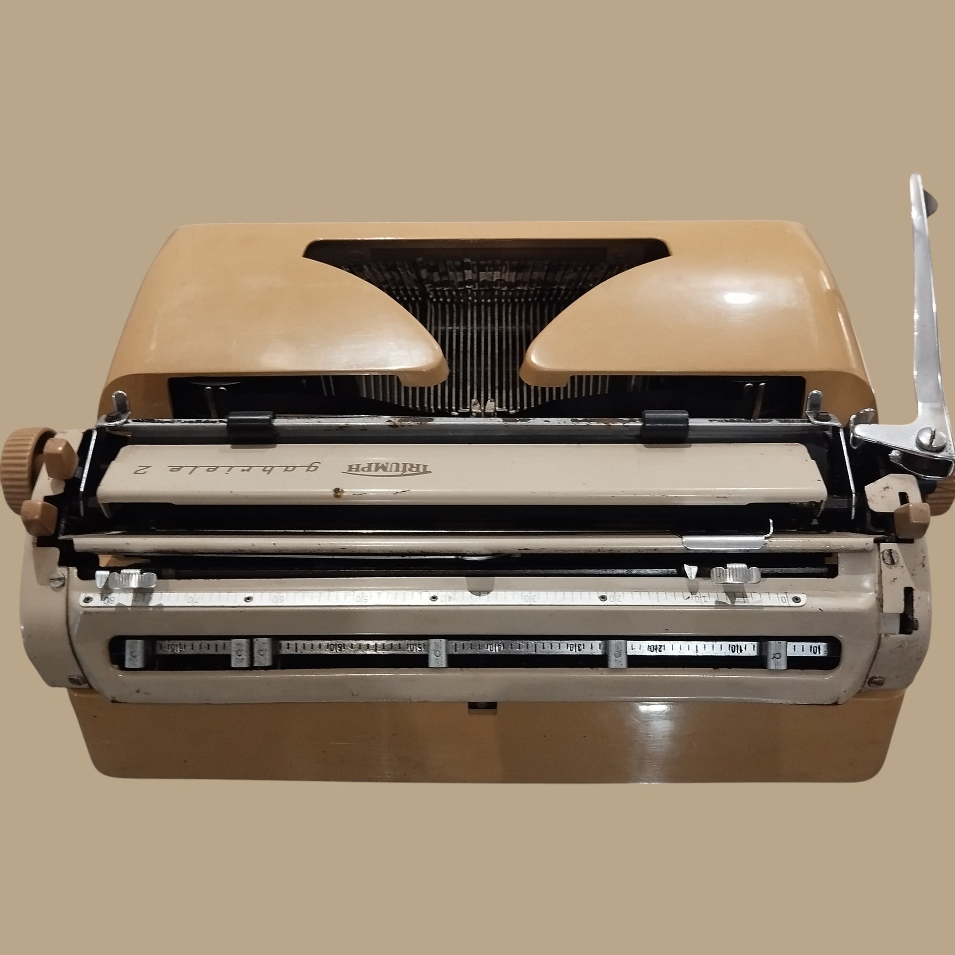 Image of Triumph Gabriele 2 Typewriter. Available from universaltypewritercompany.in