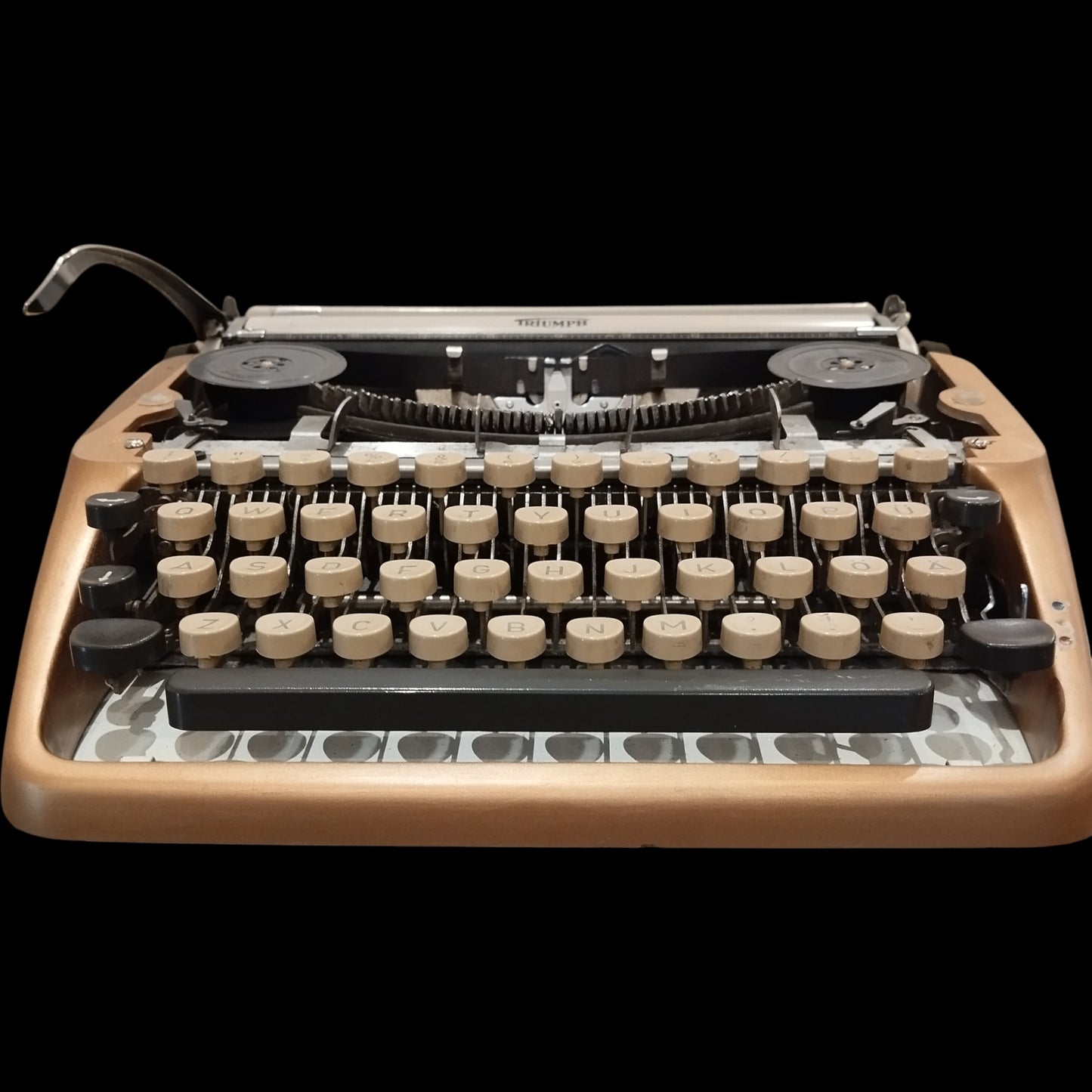 Image of Triumph Tippa Typewriter. Available from universaltypewritercompany.in