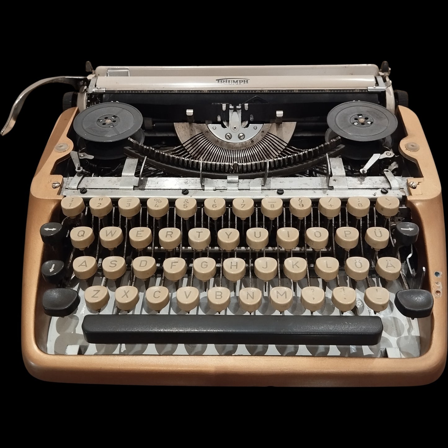 Image of Triumph Tippa Typewriter. Available from universaltypewritercompany.in