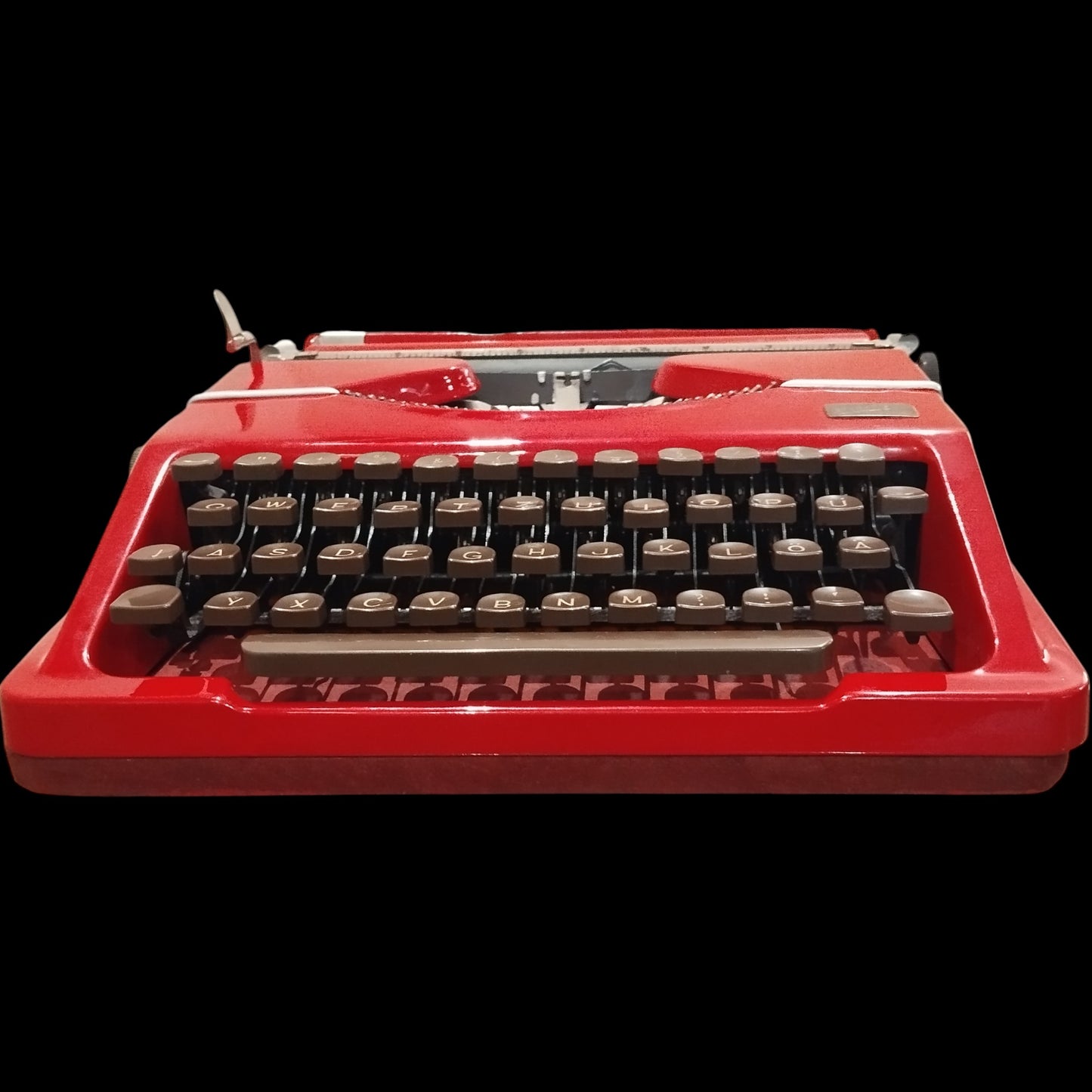 Image of Gossen Tippa QWERTZ Keyboard Typewriter. Available from universaltypewritercompany.in