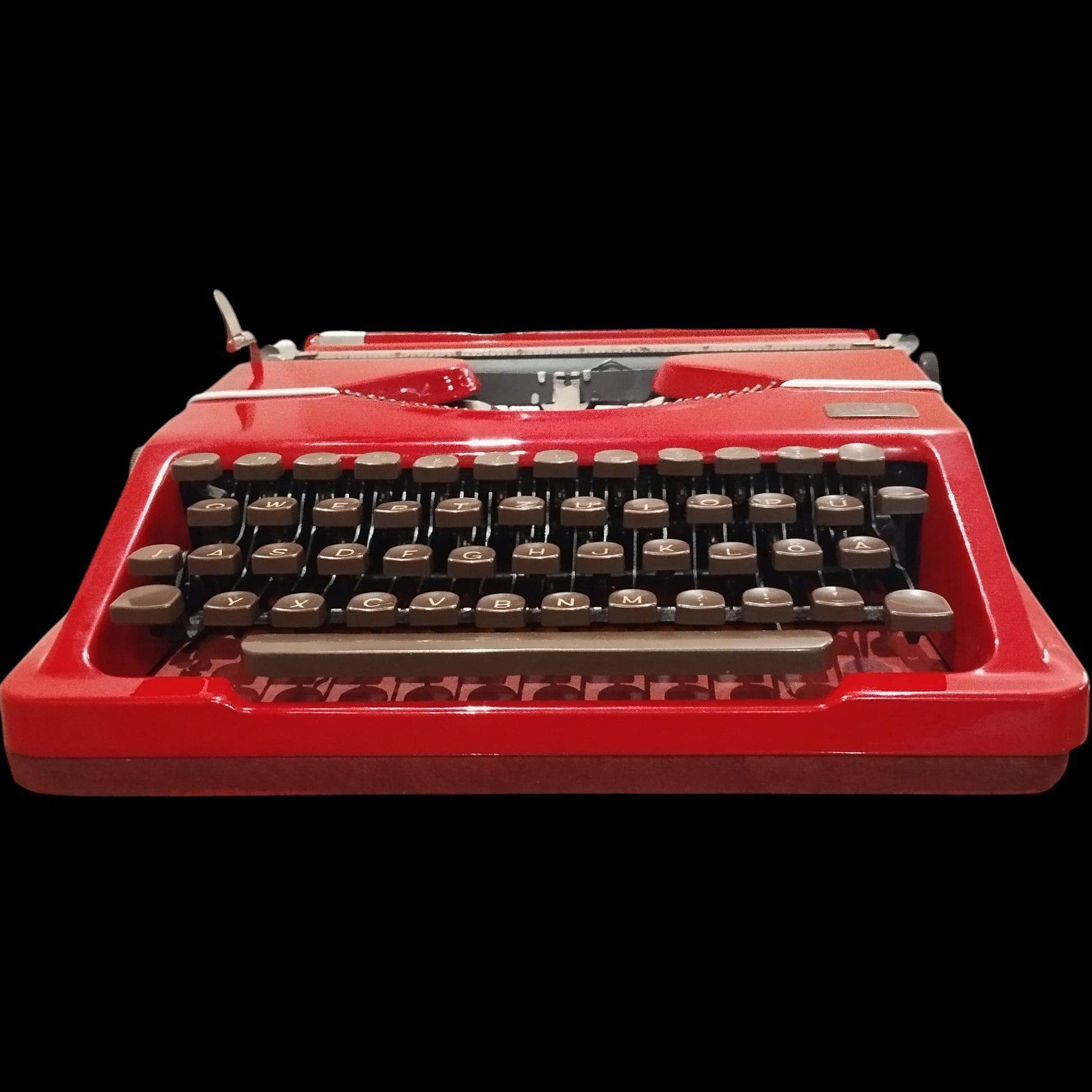 Image of Gossen Tippa QWERTZ Keyboard Typewriter. Available from universaltypewritercompany.in