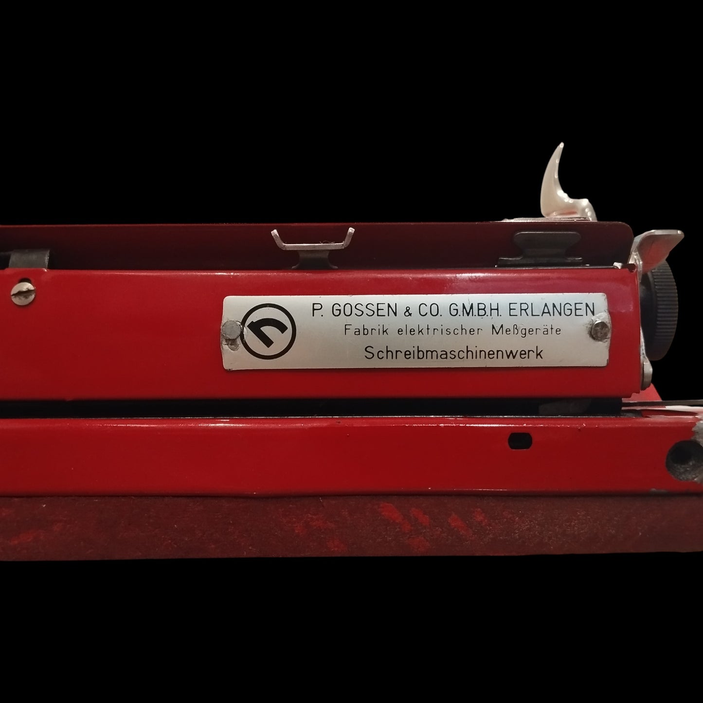 Image of Gossen Tippa QWERTZ Keyboard Typewriter. Available from universaltypewritercompany.in