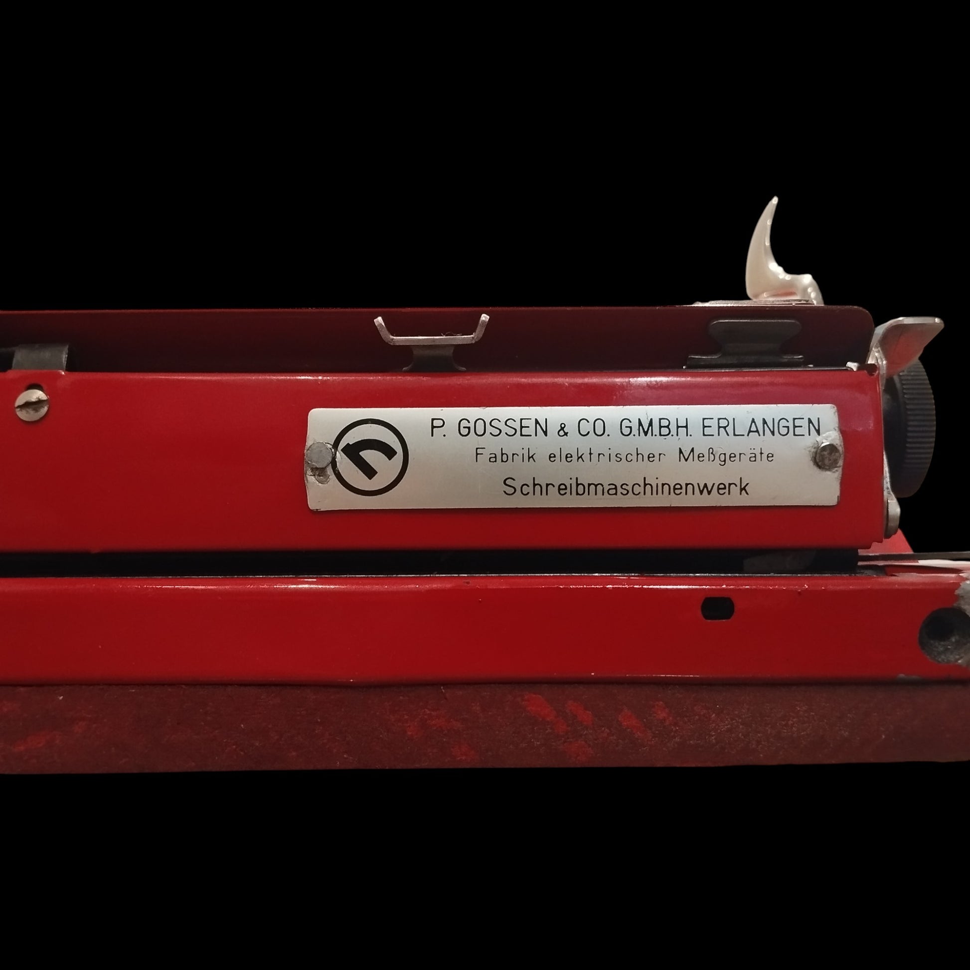 Image of Gossen Tippa QWERTZ Keyboard Typewriter. Available from universaltypewritercompany.in