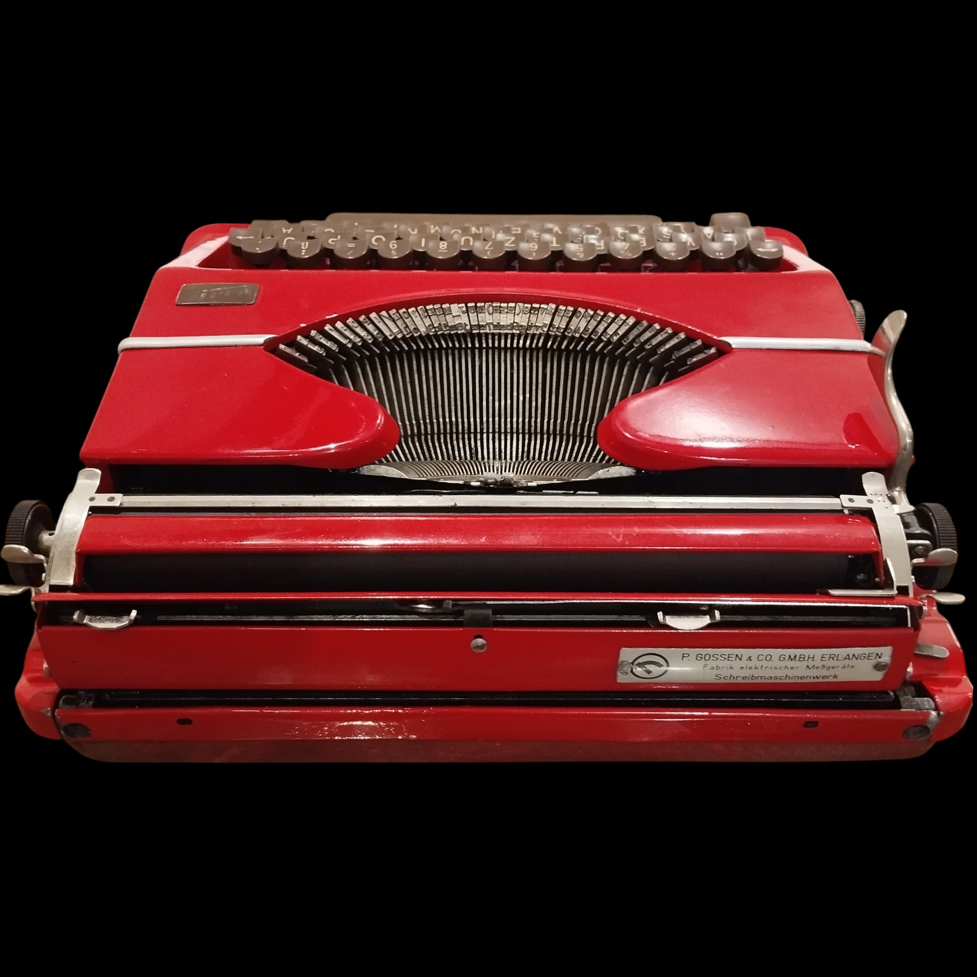 Image of Gossen Tippa QWERTZ Keyboard Typewriter. Available from universaltypewritercompany.in