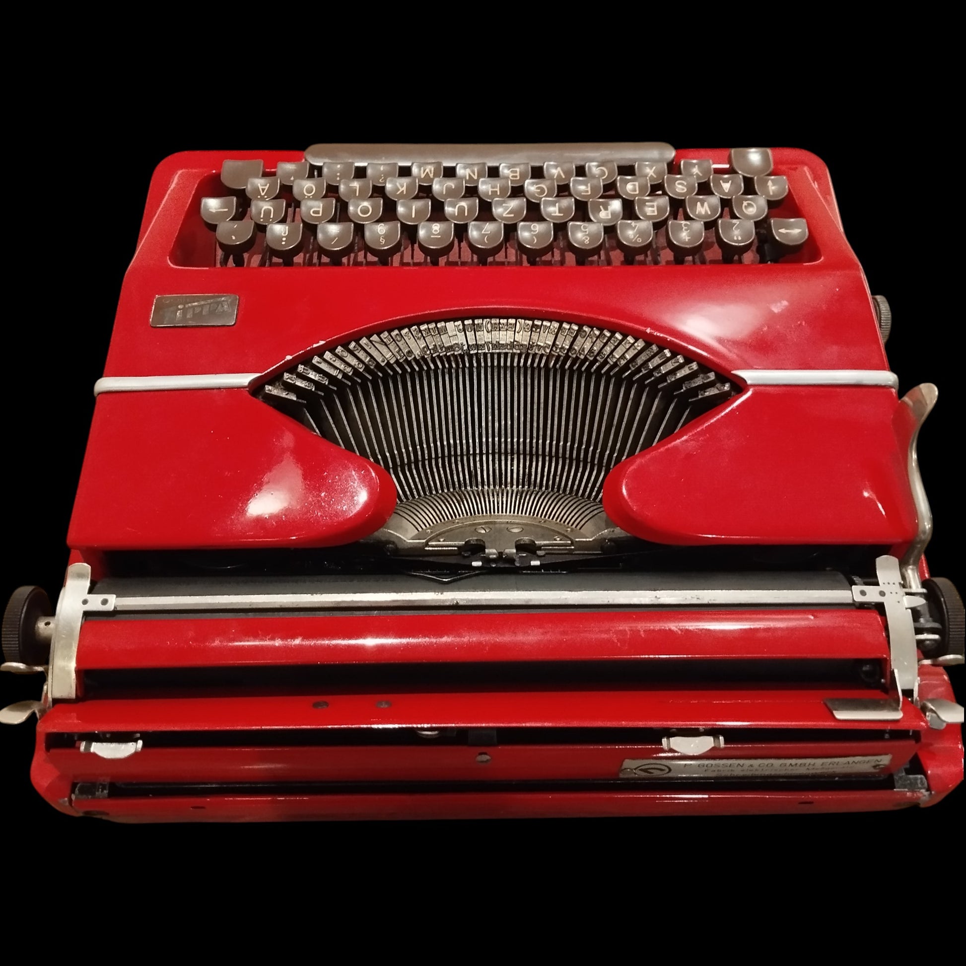 Image of Gossen Tippa QWERTZ Keyboard Typewriter. Available from universaltypewritercompany.in