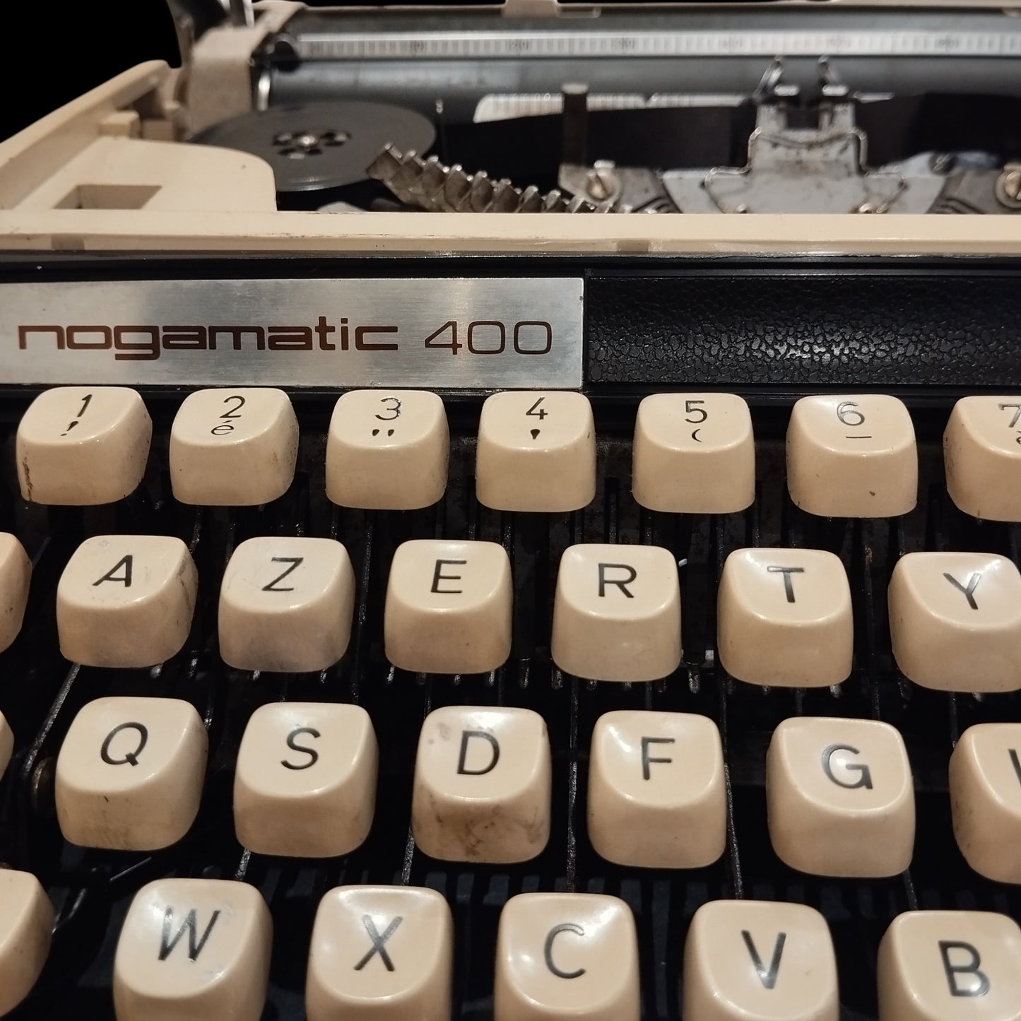 Image of Nogamatic 400 Typewriter. Available from universaltypewritercompany.in