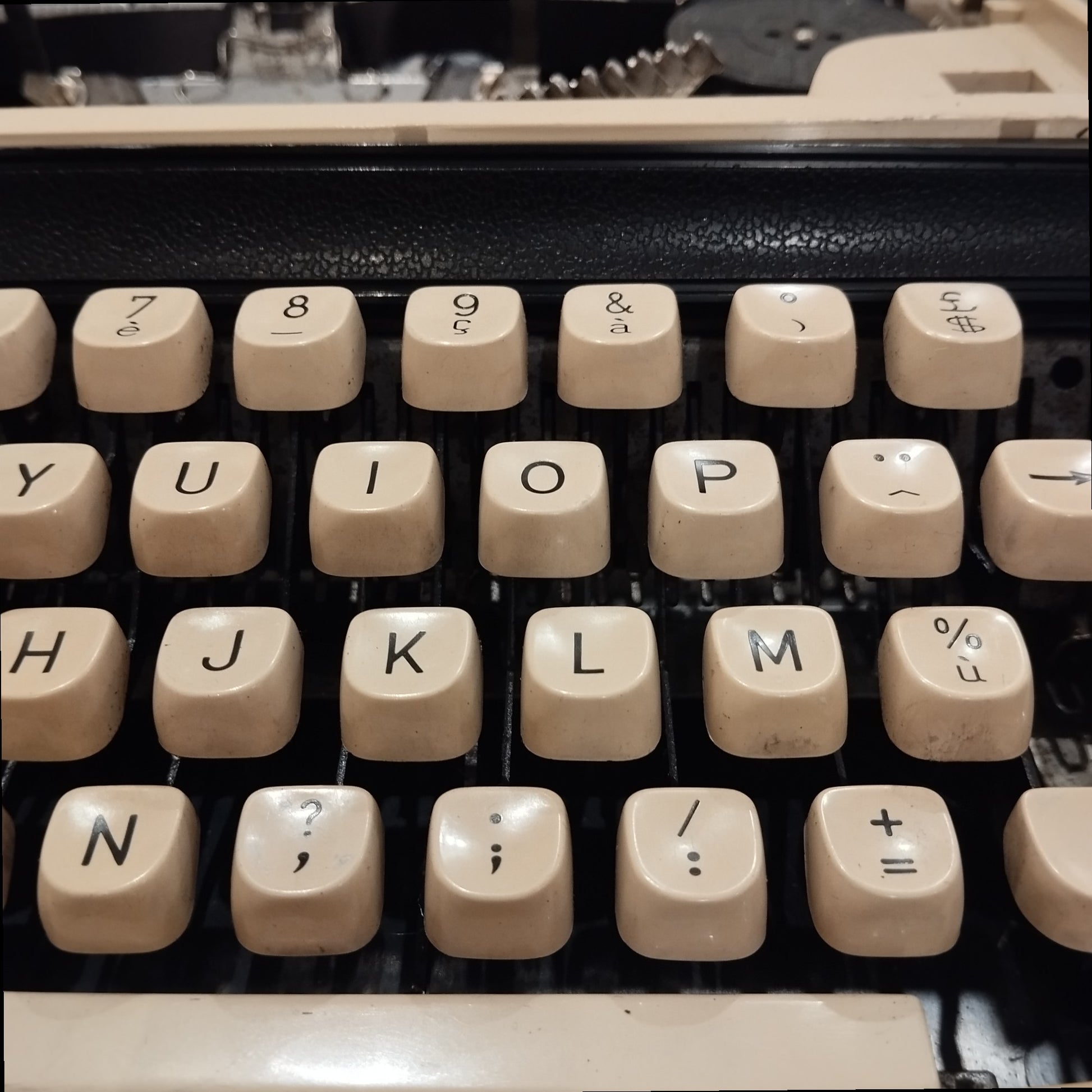 Image of Nogamatic 400 Typewriter. Available from universaltypewritercompany.in