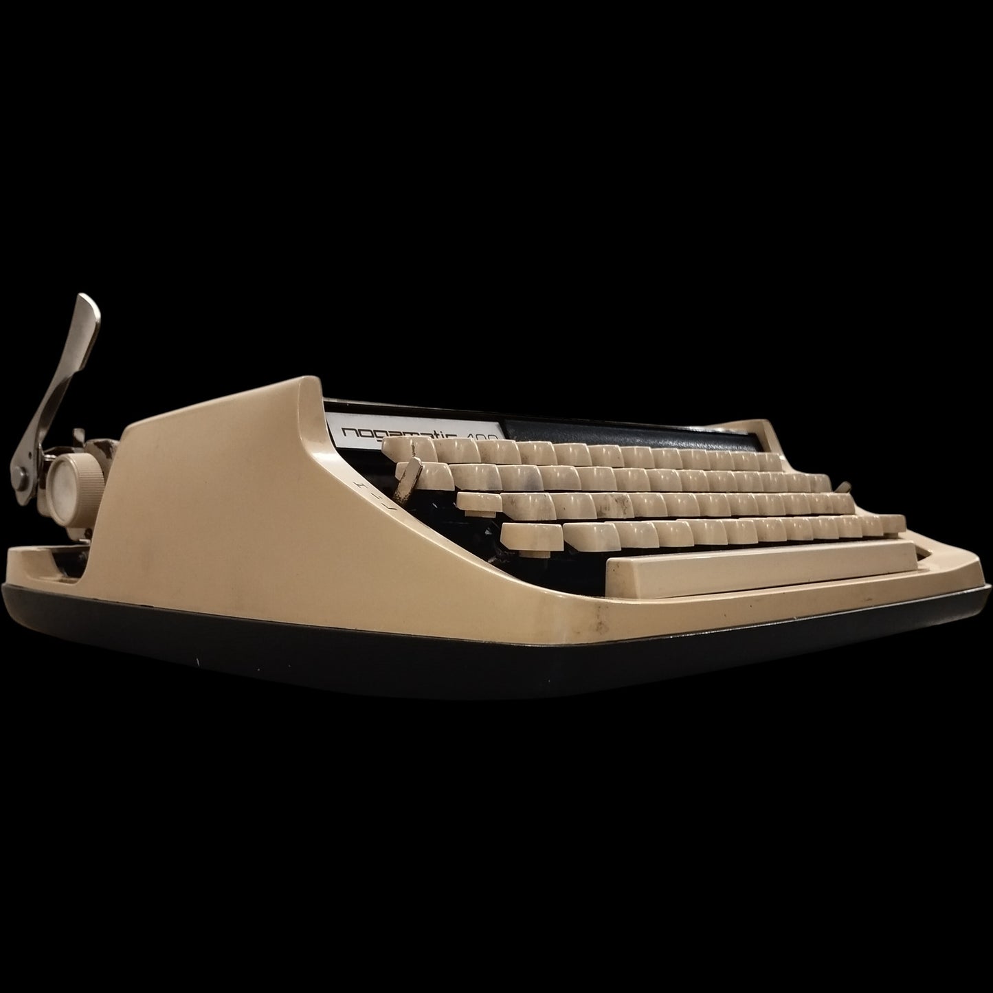 Image of Nogamatic 400 Typewriter. Available from universaltypewritercompany.in