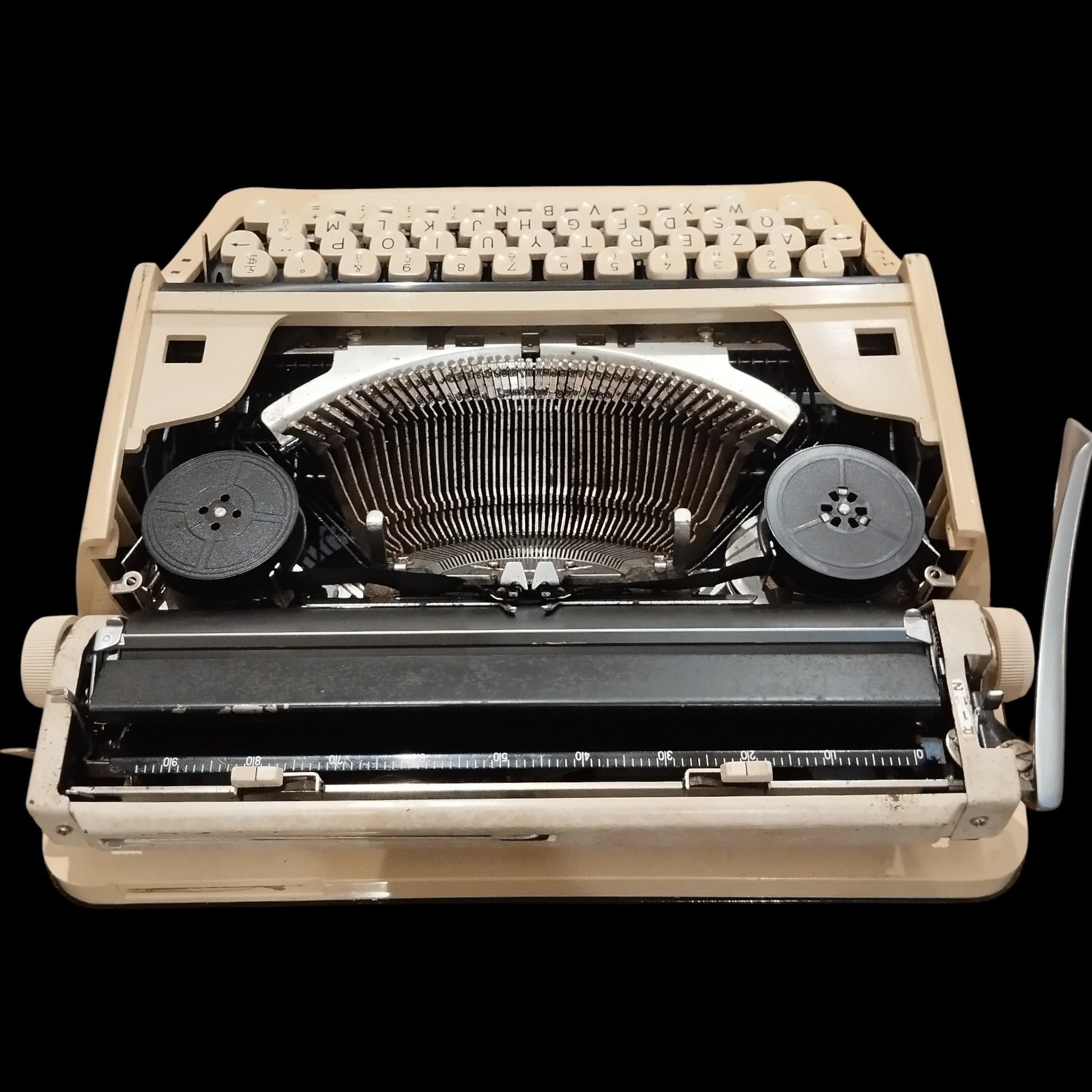 Image of Nogamatic 400 Typewriter. Available from universaltypewritercompany.in