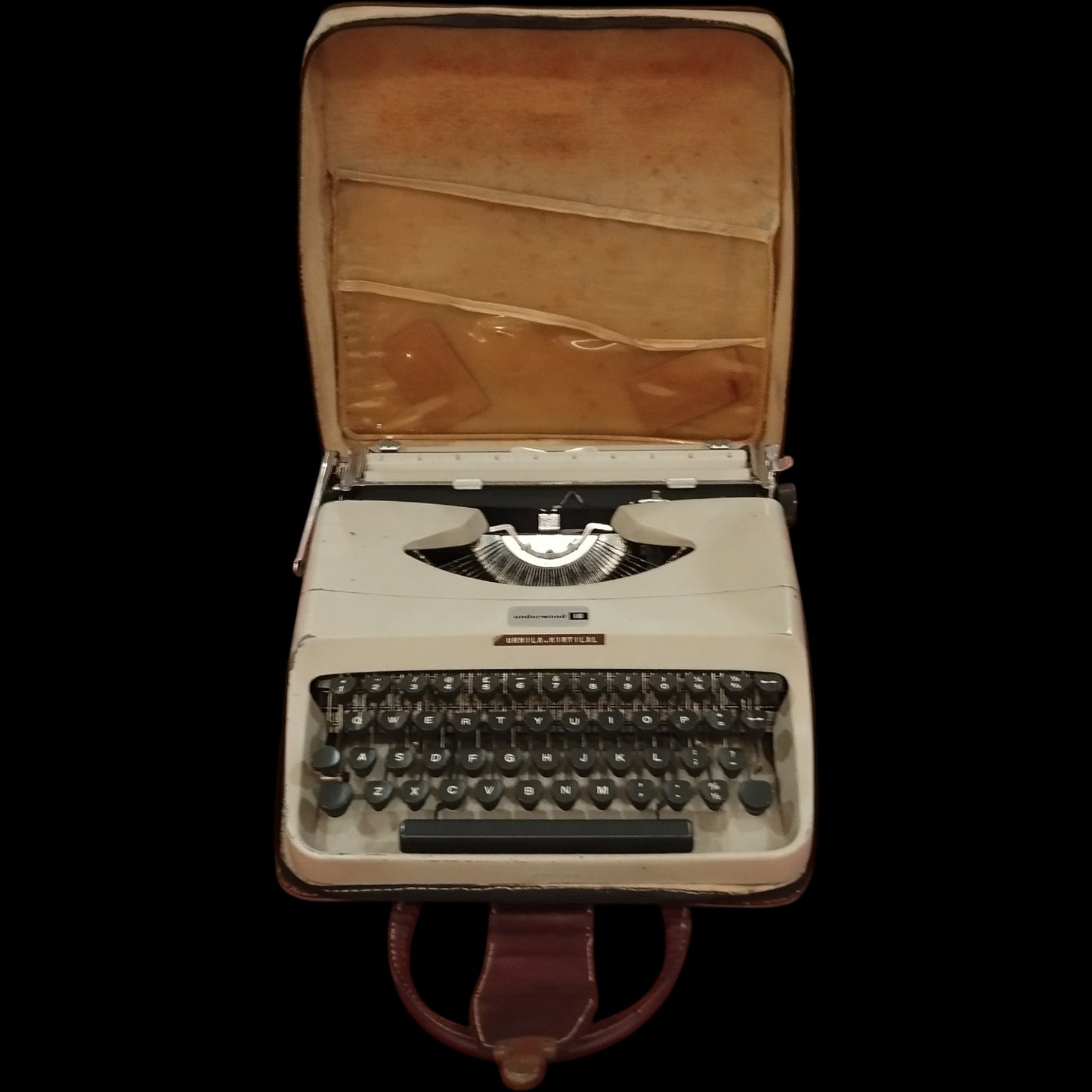 Image of Underwood 18 Typewriter. Available from universaltypewritercompany.in