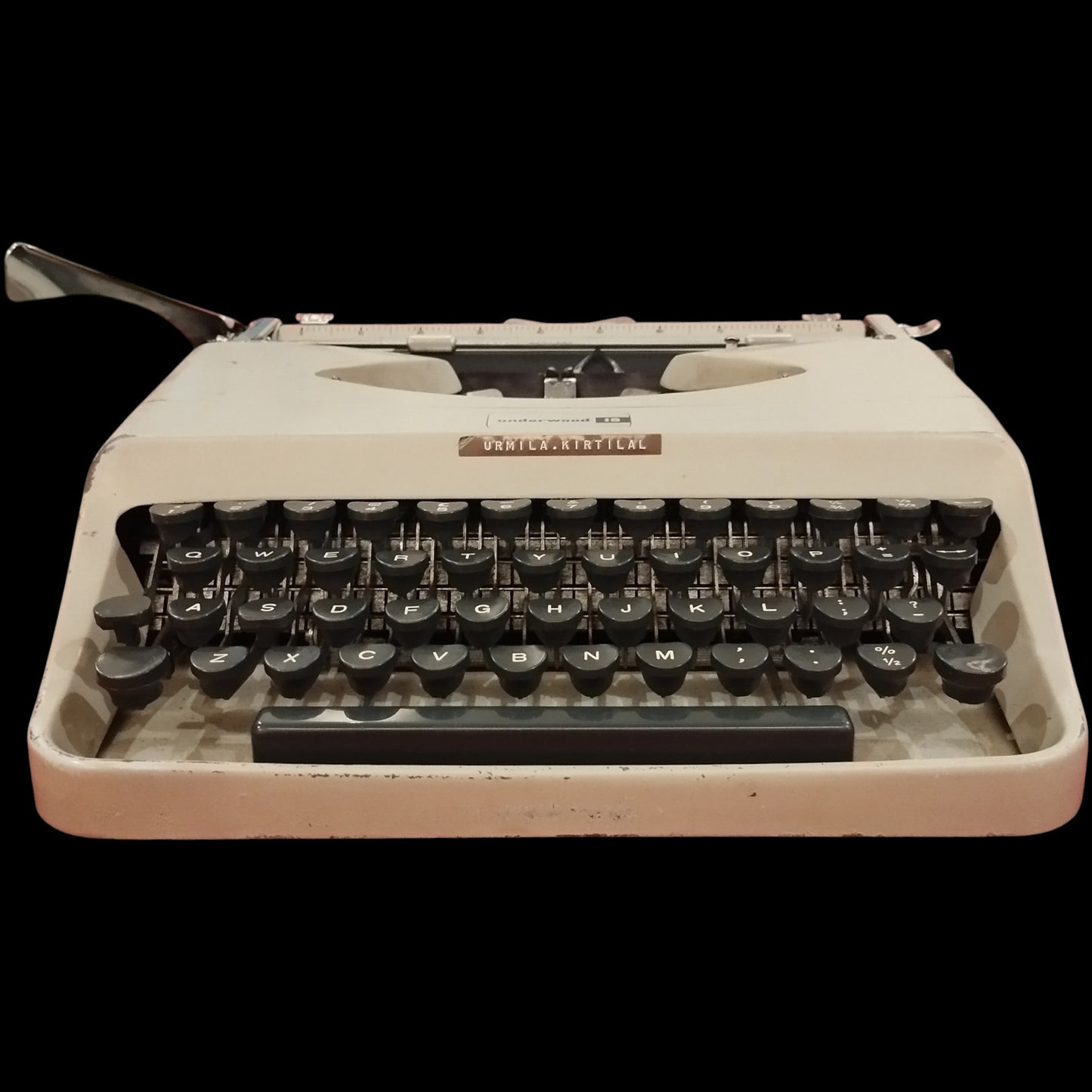 Image of Underwood 18 Typewriter. Available from universaltypewritercompany.in