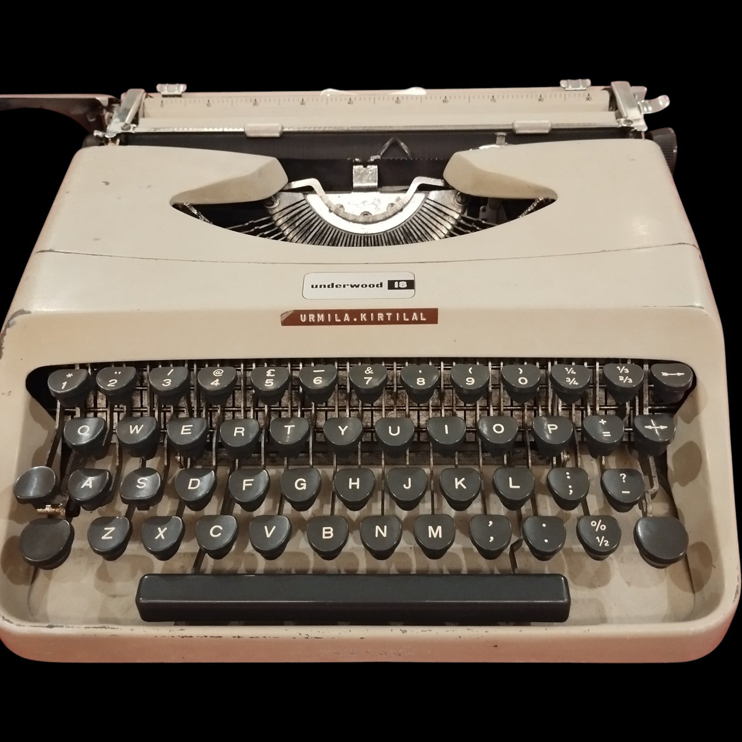 Image of Underwood 18 Typewriter. Available from universaltypewritercompany.in