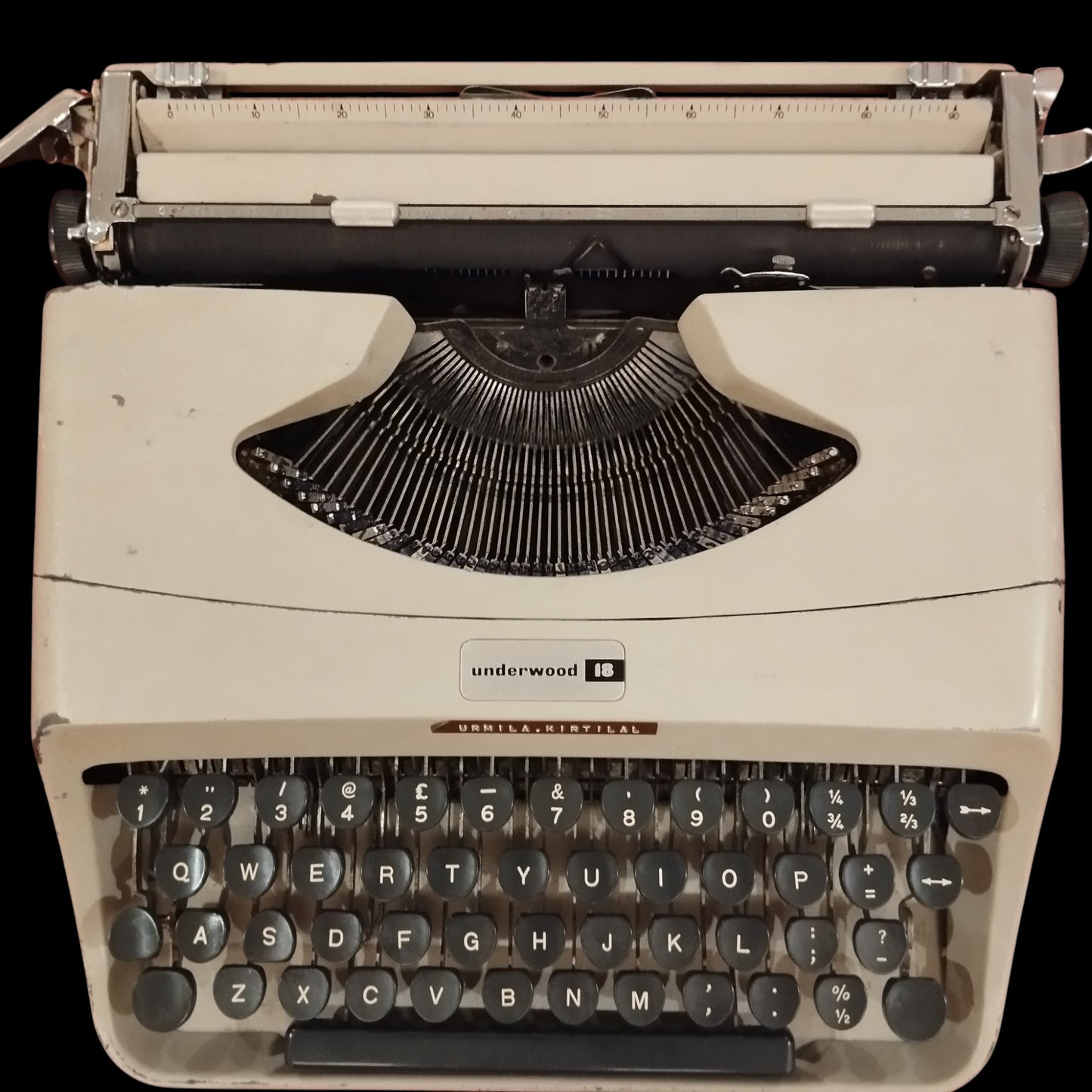 Image of Underwood 18 Typewriter. Available from universaltypewritercompany.in