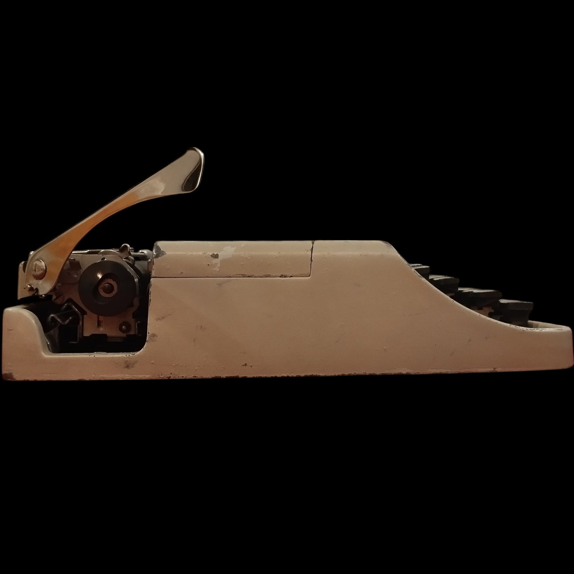 Image of Underwood 18 Typewriter. Available from universaltypewritercompany.in