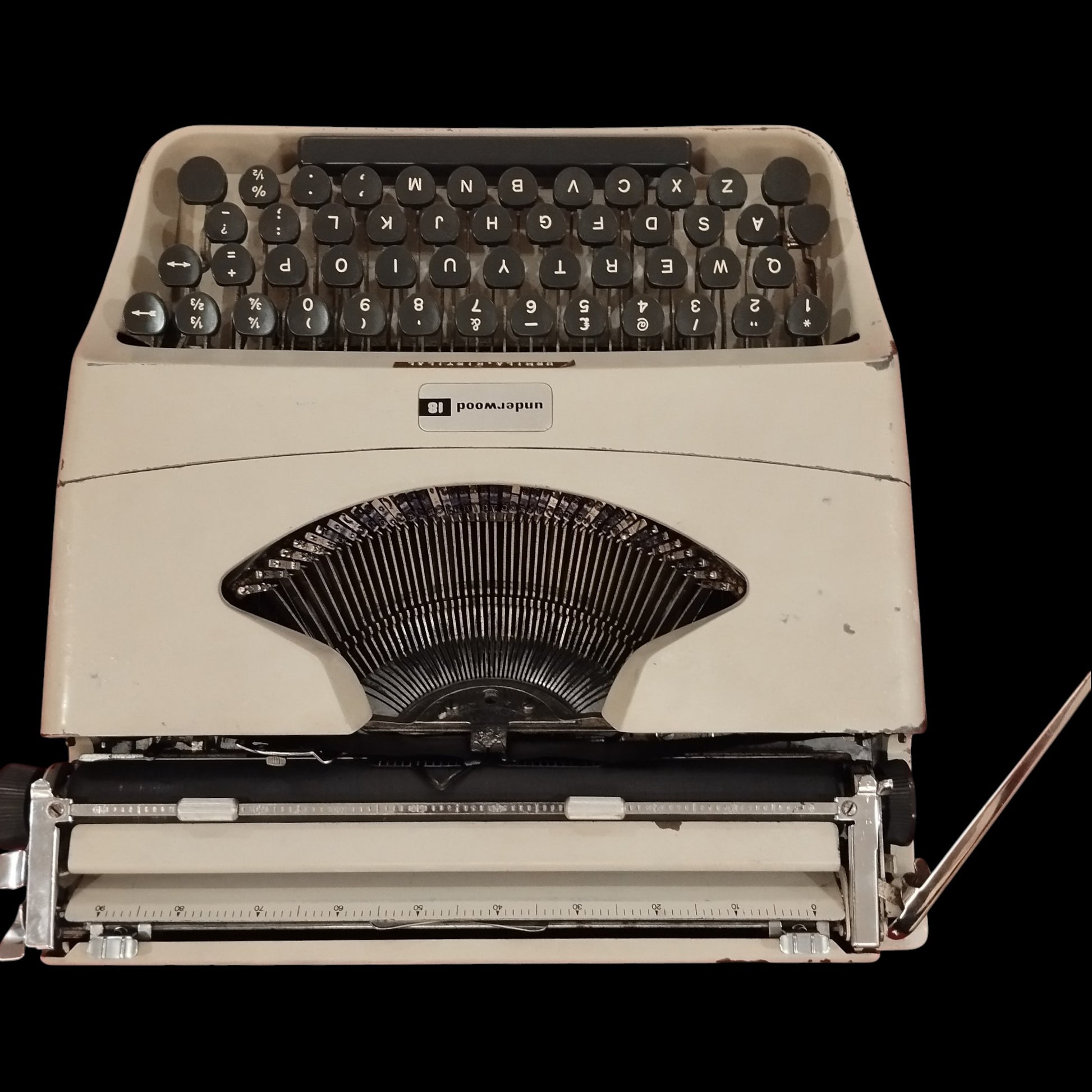 Image of Underwood 18 Typewriter. Available from universaltypewritercompany.in