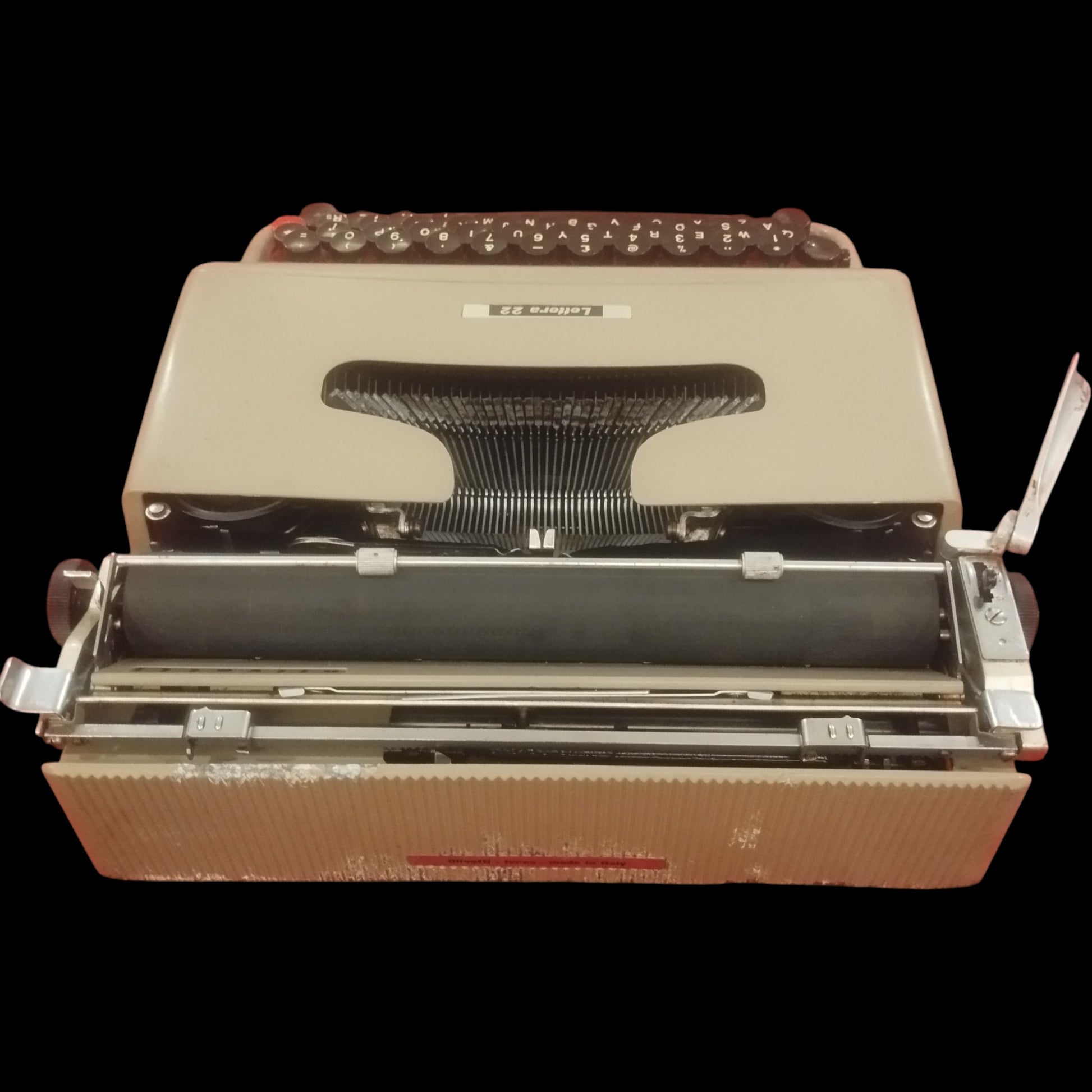 Image of Olivetti Lettera 22 Typewriter. Available from universaltypewritercompany.in
