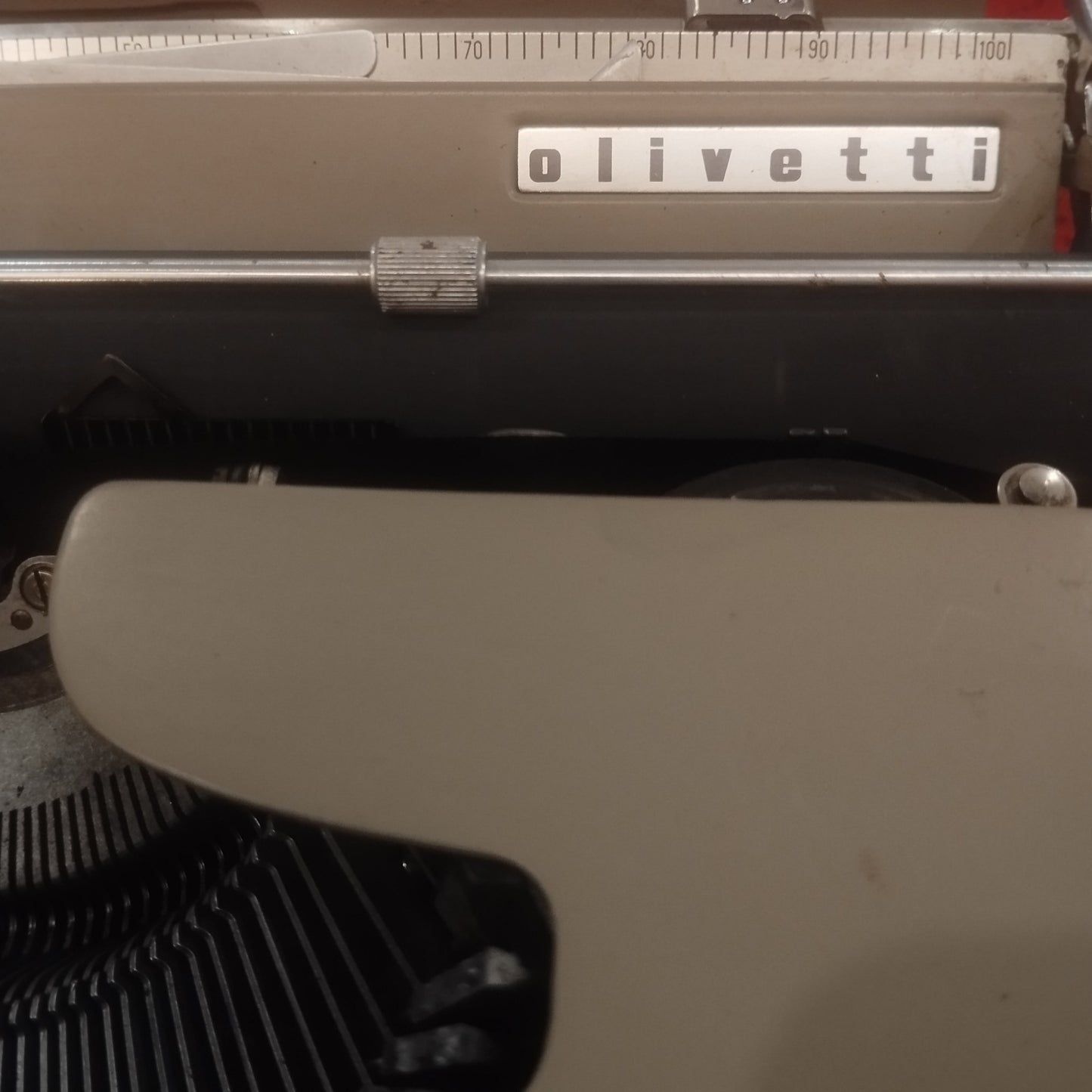 Image of Olivetti Lettera 22 Typewriter. Available from universaltypewritercompany.in